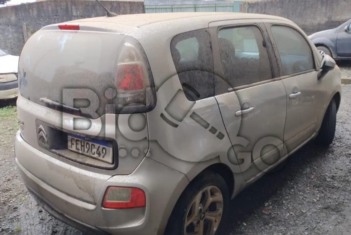 LOTE 050 - SUCATA - Espécie: PASSAGEIRO / Marca: CITROEN / Modelo: C3 PICASSO GLX15 / Placa: FEH9C49 / UF: PR / Município: São José dos Pinhais / Ano fabricação: 2012 / Ano modelo: 2013 / Cor: PRATA / Chassi: 935SDYFYYDB517648 / Motor: 10DBSY0003200 / RENAVAM: 00493513078