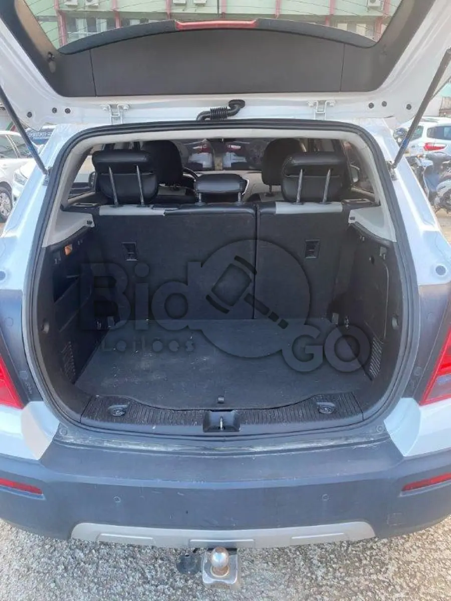 LOTE 054 - Espécie: MISTO / Marca: CHEVROLET / Modelo: TRACKER LTZ AT / Placa: GHJ2J80 / UF: SC / Município: Camboriú / Ano fabricação: 2016 / Ano modelo: 2016 / Cor: BRANCA / Chassi: 3GNCJ8EWXGL271030 / Motor: CGL271030 / RENAVAM: 01107458207