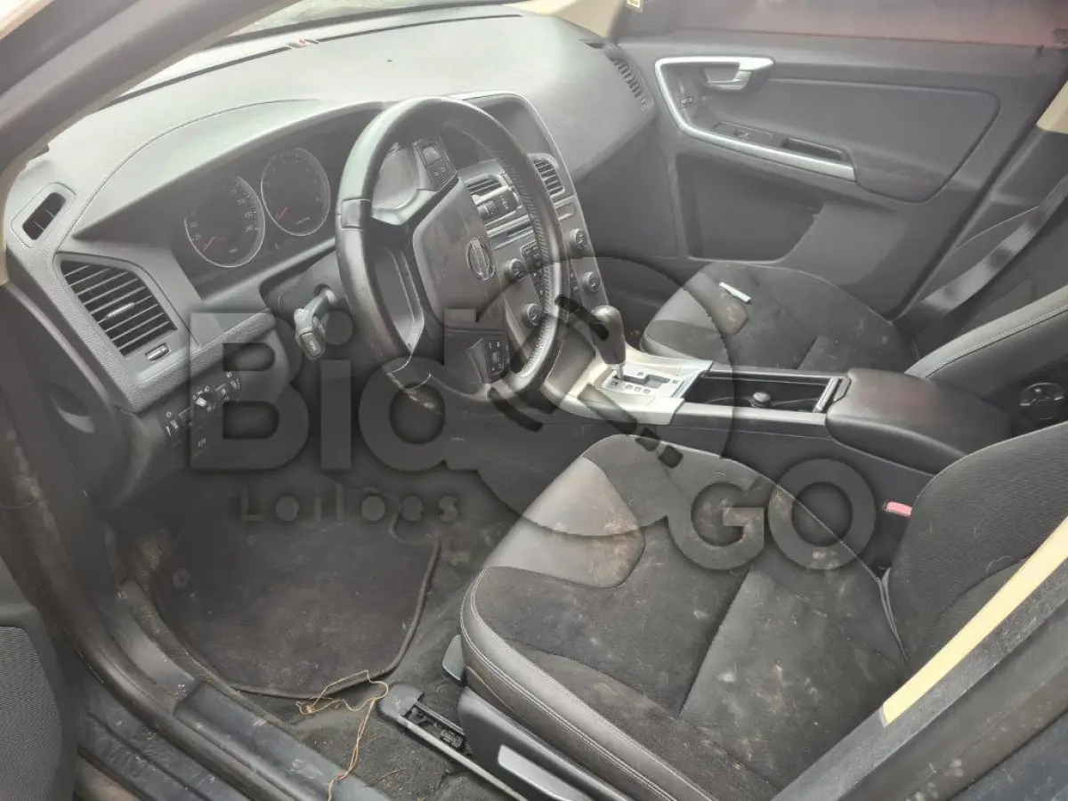 LOTE 028 - Espécie: MISTO / Marca: VOLVO / Modelo: VOLVO XC60 2.0 T5 COMF / Placa: EYL8665 / UF: SC / Município: Joinville / Ano fabricação: 2011 / Ano modelo: 2011 / Cor: BRANCA / Chassi: YV1DZ475BC2259862 / Motor: B4204T71042667 / RENAVAM: 00379419939