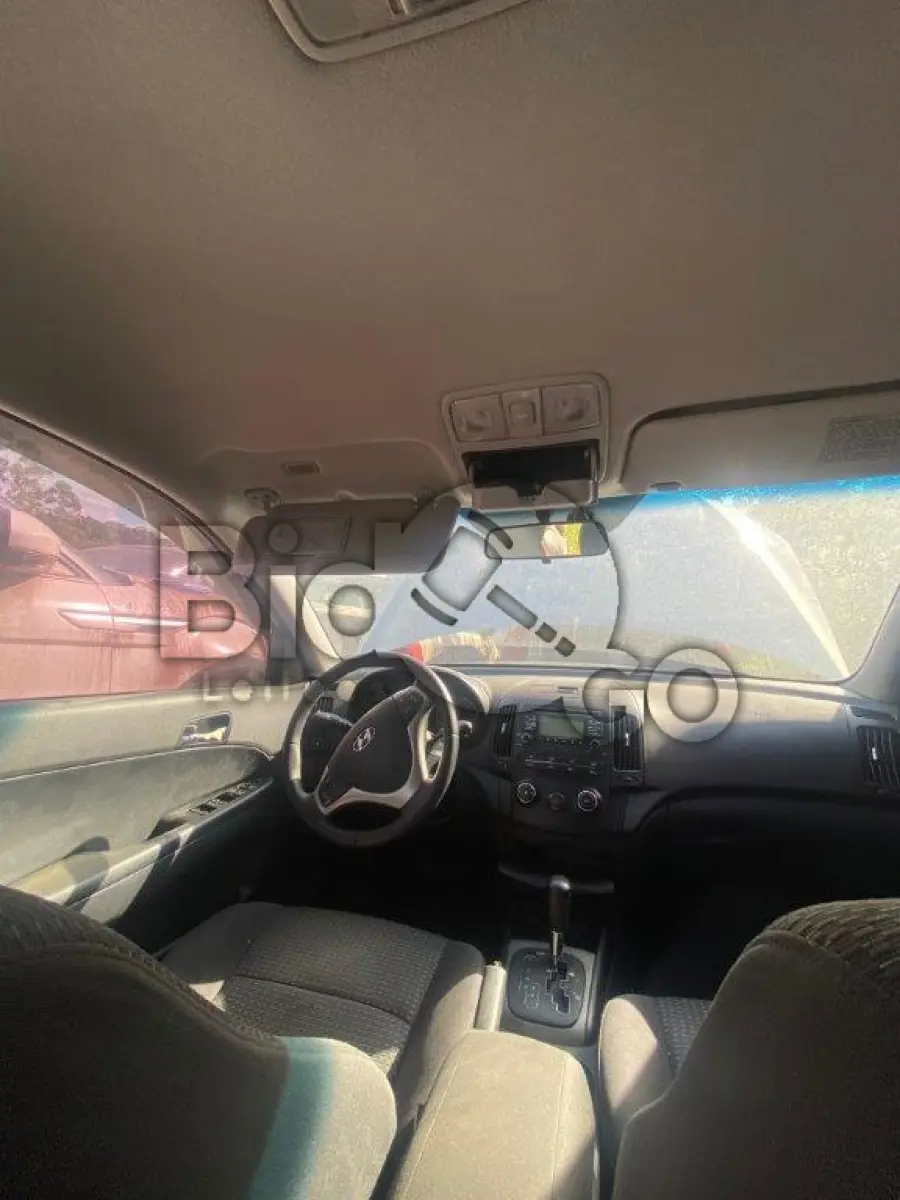 LOTE 021 - Espécie: PASSAGEIRO / Marca: HYUNDAI / Modelo: I30 2.0 / Placa: EMJ9586 / UF: SP / Município: São Paulo / Ano fabricação: 2009 / Ano modelo: 2009 / Cor: PRATA / Chassi: KMHDC51EBAU205183 / Motor: G4GC9620493 / RENAVAM: 00188802738