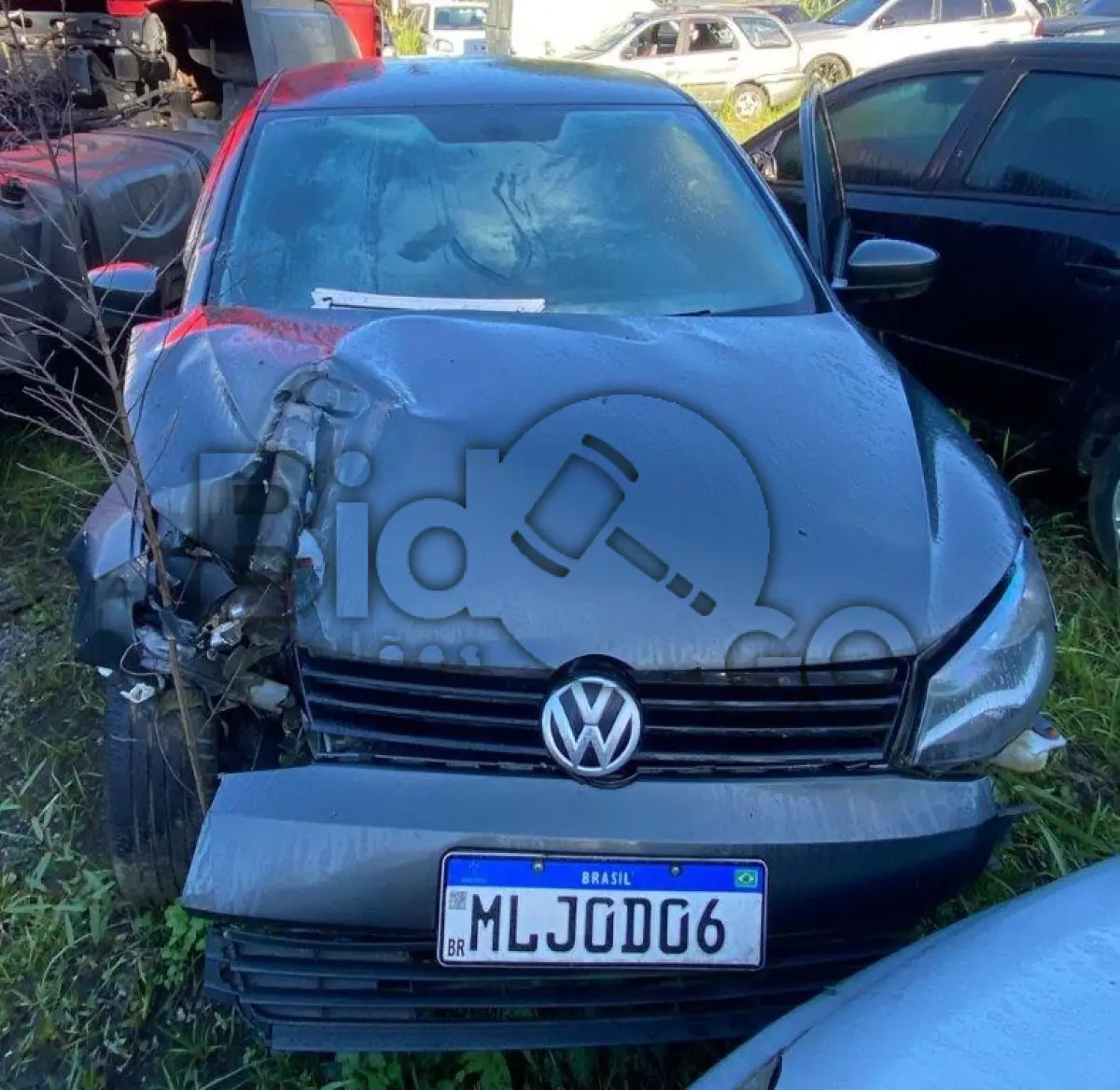 LOTE 051 - SUCATA - Espécie: PASSAGEIRO / Marca: VW / Modelo: NOVO VOYAGE 1.0 / Placa: MLJ0D06 / UF: SC / Município: São Bento do Sul / Ano fabricação: 2013 / Ano modelo: 2014 / Cor: CINZA / Chassi: 9BWDA45U6ET106238 / Motor: CPB274795 / RENAVAM: 00586456210