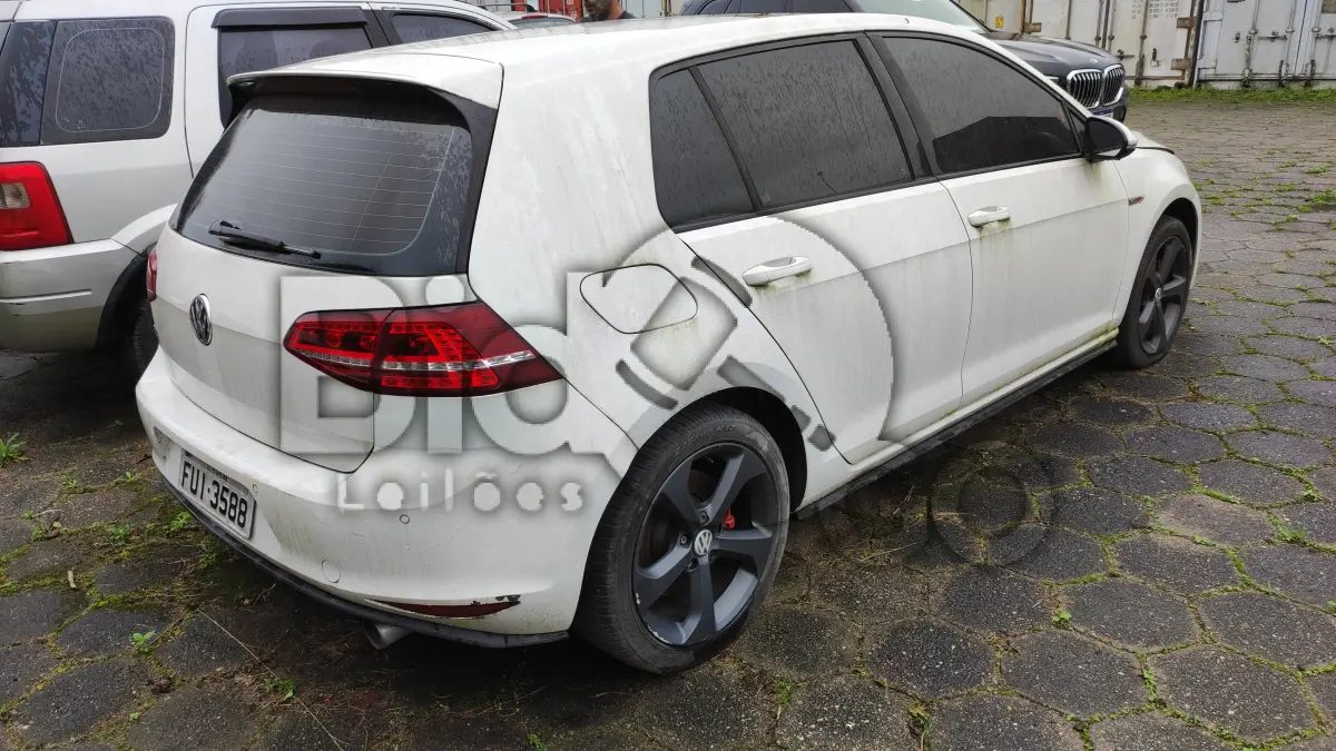 LOTE 006 -  VW GOLF GTI AB / Ano fabricação: 2013 / Ano modelo: 2013 / Cor: BRANCA 