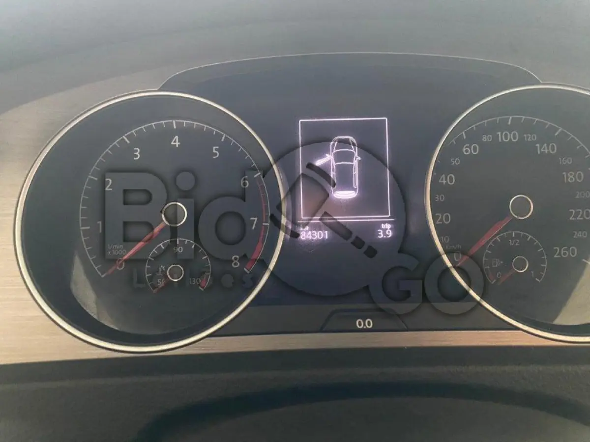 LOTE 041 - Espécie: PASSAGEIRO / Marca: I / Modelo: VW GOLF COMFORTLINE AA / Placa: QHB4648 / UF: SC / Município: Itajaí / Ano fabricação: 2014 / Ano modelo: 2015 / Cor: BRANCA / Chassi: WVWHD6AU6FW101545 / Motor: CHP177573 / RENAVAM: 01026407947