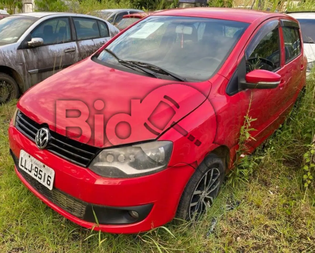 LOTE 003 - Espécie: PASSAGEIRO / Marca: VW / Modelo: FOX 1.6 GII / Placa: LLJ9516 / UF: SC / Município: Joinville / Ano fabricação: 2010 / Ano modelo: 2010 / Cor: VERMELHA / Chassi: 9BWAB05Z8B4132270 / Motor: CCR460810 / RENAVAM: 00283759259
