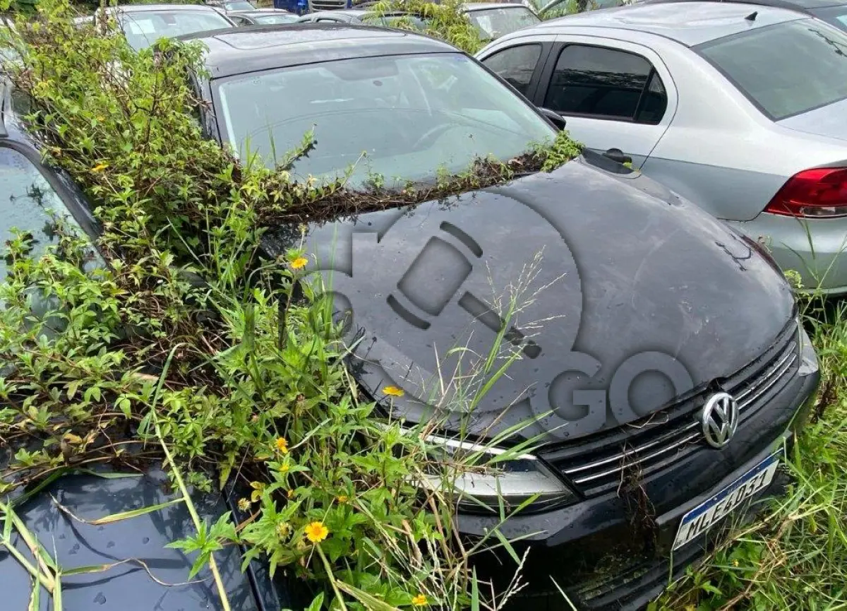 LOTE 005 - Espécie: PASSAGEIRO / Marca: I / Modelo: VW JETTA 2.0 / Placa: MLE4D31 / UF: SC / Município: Joinville / Ano fabricação: 2012 / Ano modelo: 2012 / Cor: PRETA / Chassi: 3VWDJ2168DM034796 / Motor: CKJ024880 / RENAVAM: 00508912970