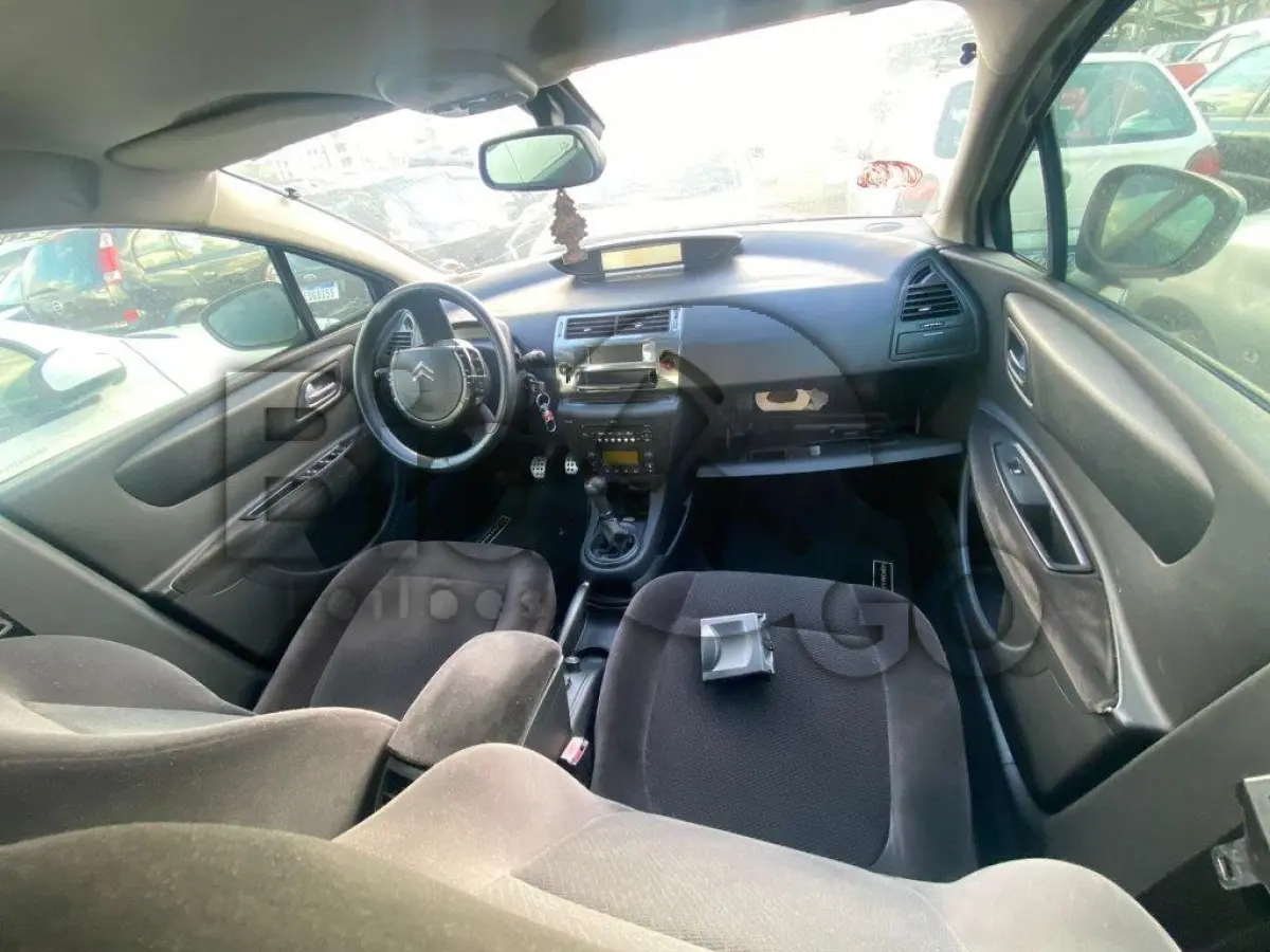 LOTE 043 - Espécie: PASSAGEIRO / Marca: I / Modelo: CITROEN C4 20EXC5P F / Placa: MIW5685 / UF: SC / Município: Joinville / Ano fabricação: 2010 / Ano modelo: 2011 / Cor: PRATA / Chassi: 8BCLCRFJYBG529374 / Motor: 10TWAB0063936 RENAVAM: 00338612661