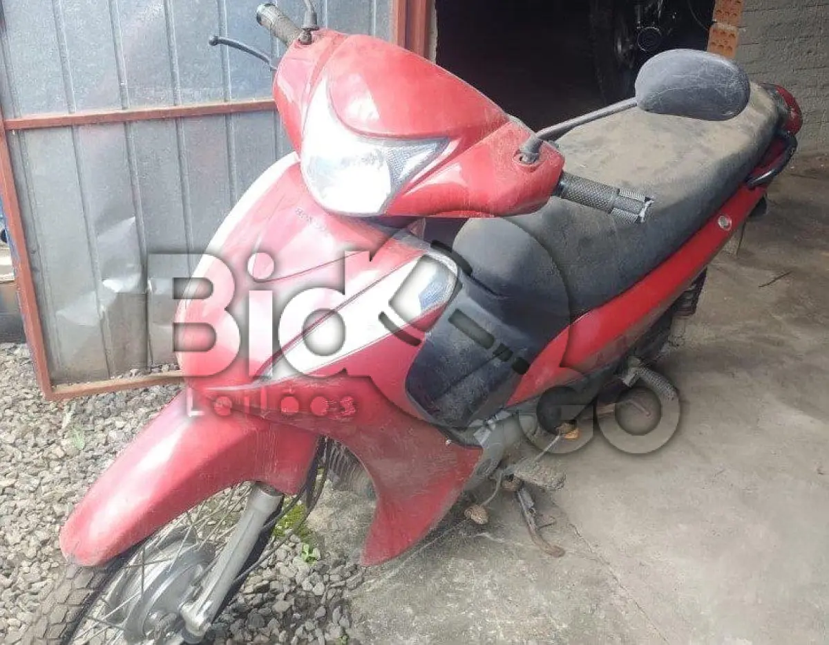 LOTE 034 - Espécie: PASSAGEIRO / Marca: HONDA / Modelo: BIZ 125 ES / Placa: MLN5484 / UF: SC / Município: Mafra / Ano fabricação: 2013 / Ano modelo: 2013 / Cor: VERMELHA / Chassi: 9C2JC4820DR516774 / Motor: JC48E2D516774 RENAVAM: 00554024225