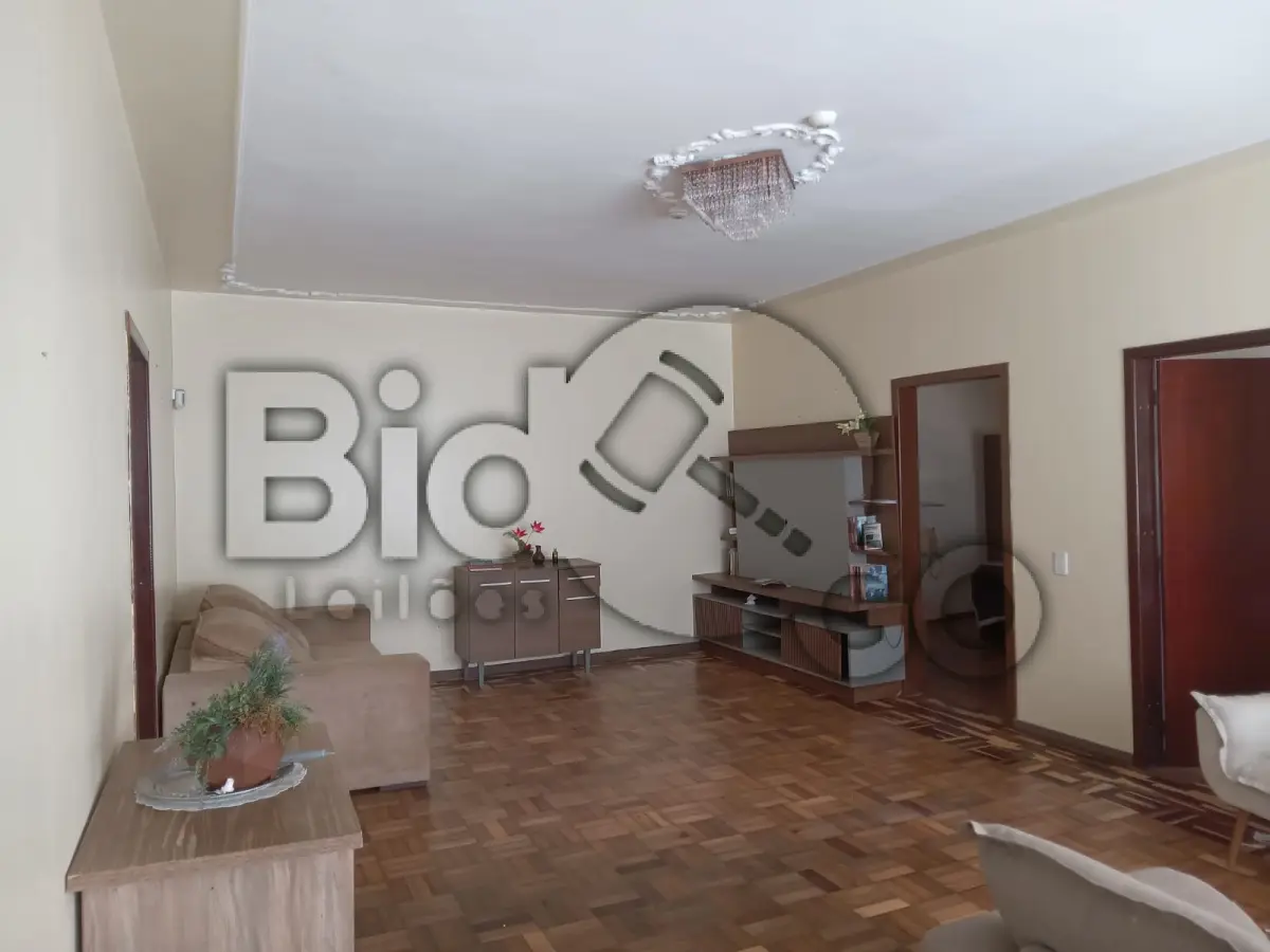 LOTE 001 - SOBRADO DE ALVENARIA