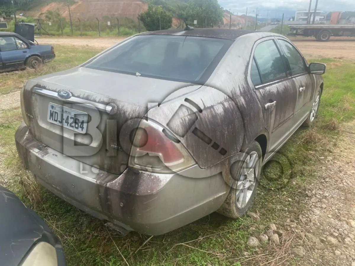 LOTE 026 - Espécie: PASSAGEIRO / Marca: FORD / Modelo: FUSION / Placa: MDJ4264 / UF: SC / Município: Blumenau / Ano fabricação: 2007 / Ano modelo: 2007 / Cor: PRATA / Chassi: 3FAHP08Z87R234324 / Motor: 7R234324 / RENAVAM: 00922806691