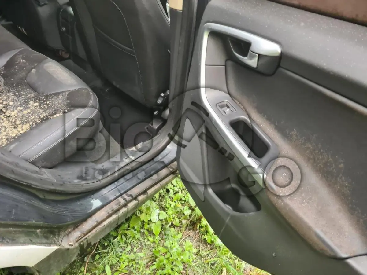 LOTE 028 - Espécie: MISTO / Marca: VOLVO / Modelo: VOLVO XC60 2.0 T5 COMF / Placa: EYL8665 / UF: SC / Município: Joinville / Ano fabricação: 2011 / Ano modelo: 2011 / Cor: BRANCA / Chassi: YV1DZ475BC2259862 / Motor: B4204T71042667 / RENAVAM: 00379419939