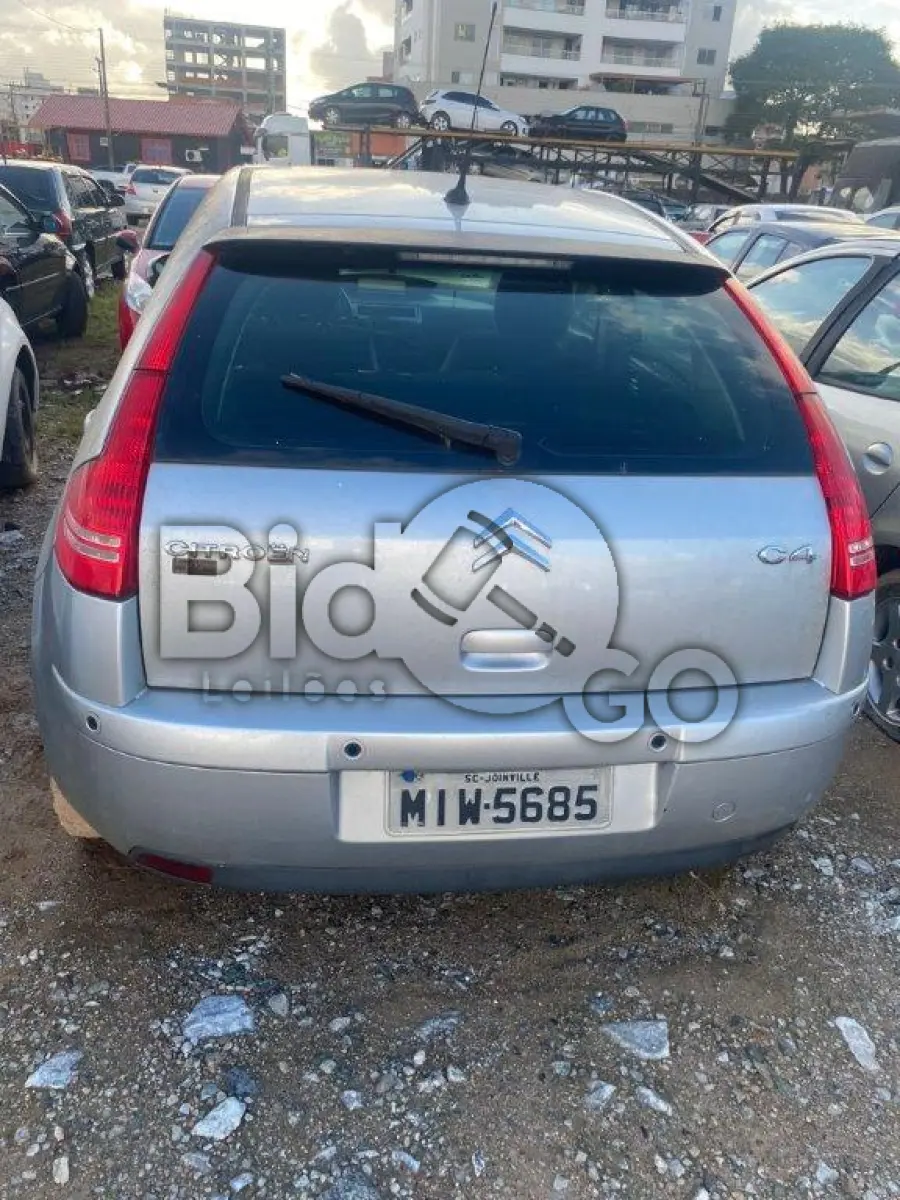 LOTE 043 - Espécie: PASSAGEIRO / Marca: I / Modelo: CITROEN C4 20EXC5P F / Placa: MIW5685 / UF: SC / Município: Joinville / Ano fabricação: 2010 / Ano modelo: 2011 / Cor: PRATA / Chassi: 8BCLCRFJYBG529374 / Motor: 10TWAB0063936 RENAVAM: 00338612661