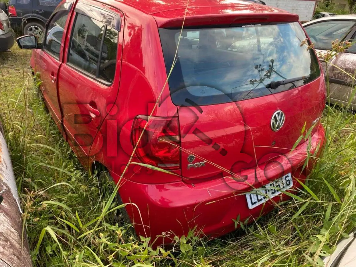 LOTE 003 - Espécie: PASSAGEIRO / Marca: VW / Modelo: FOX 1.6 GII / Placa: LLJ9516 / UF: SC / Município: Joinville / Ano fabricação: 2010 / Ano modelo: 2010 / Cor: VERMELHA / Chassi: 9BWAB05Z8B4132270 / Motor: CCR460810 / RENAVAM: 00283759259