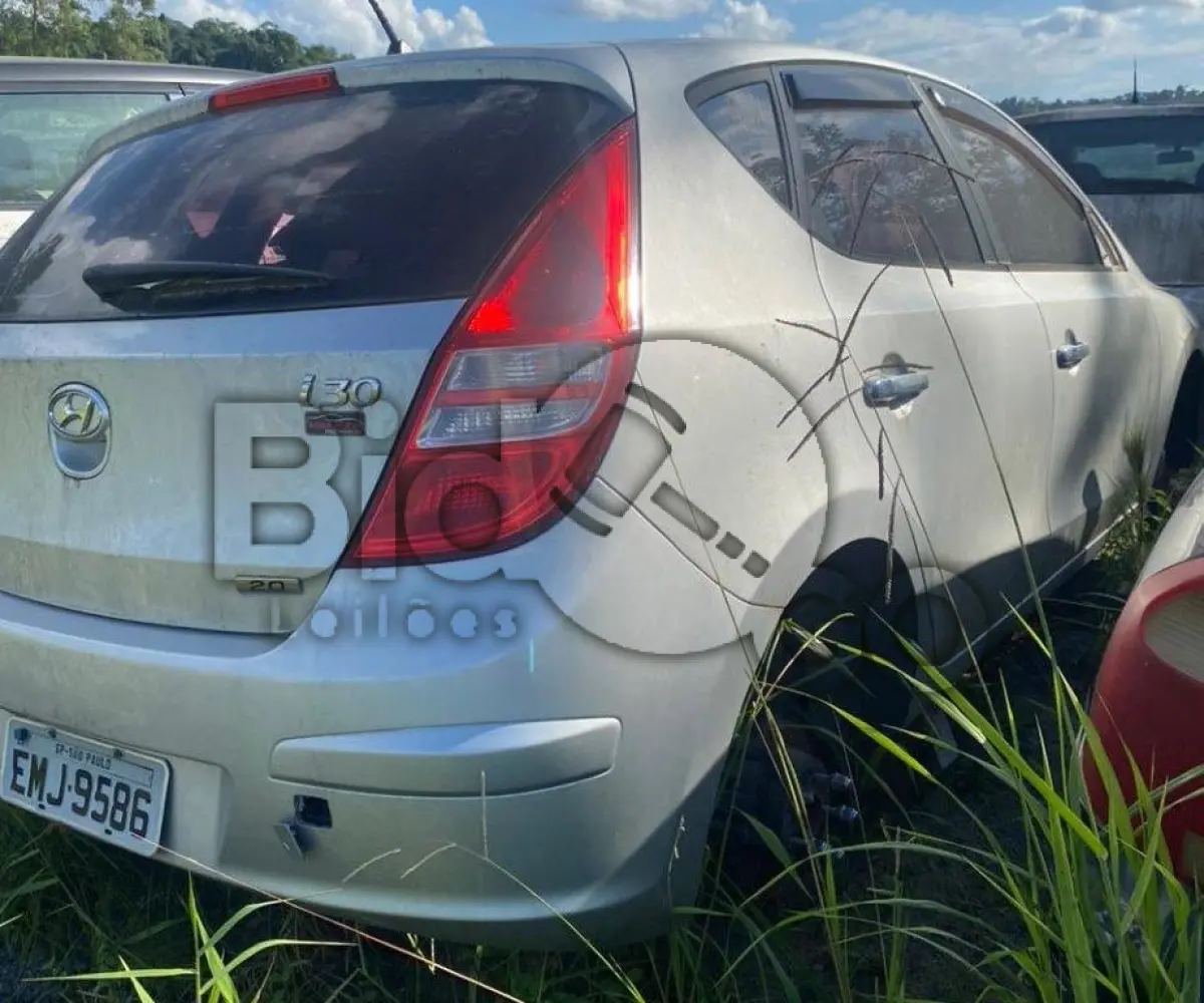 LOTE 021 - Espécie: PASSAGEIRO / Marca: HYUNDAI / Modelo: I30 2.0 / Placa: EMJ9586 / UF: SP / Município: São Paulo / Ano fabricação: 2009 / Ano modelo: 2009 / Cor: PRATA / Chassi: KMHDC51EBAU205183 / Motor: G4GC9620493 / RENAVAM: 00188802738