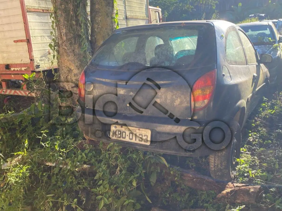 LOTE 007 - Espécie: PASSAGEIRO / Marca: GM / Modelo: CELTA / Placa: MBO0133 / UF: SC / Município: Chapecó / Ano fabricação: 2002 / Ano modelo: 2002 / Cor: PRETA / Chassi: 9BGRD08Z02G167863 / Motor: DJ0118977 / RENAVAM: 00781684889