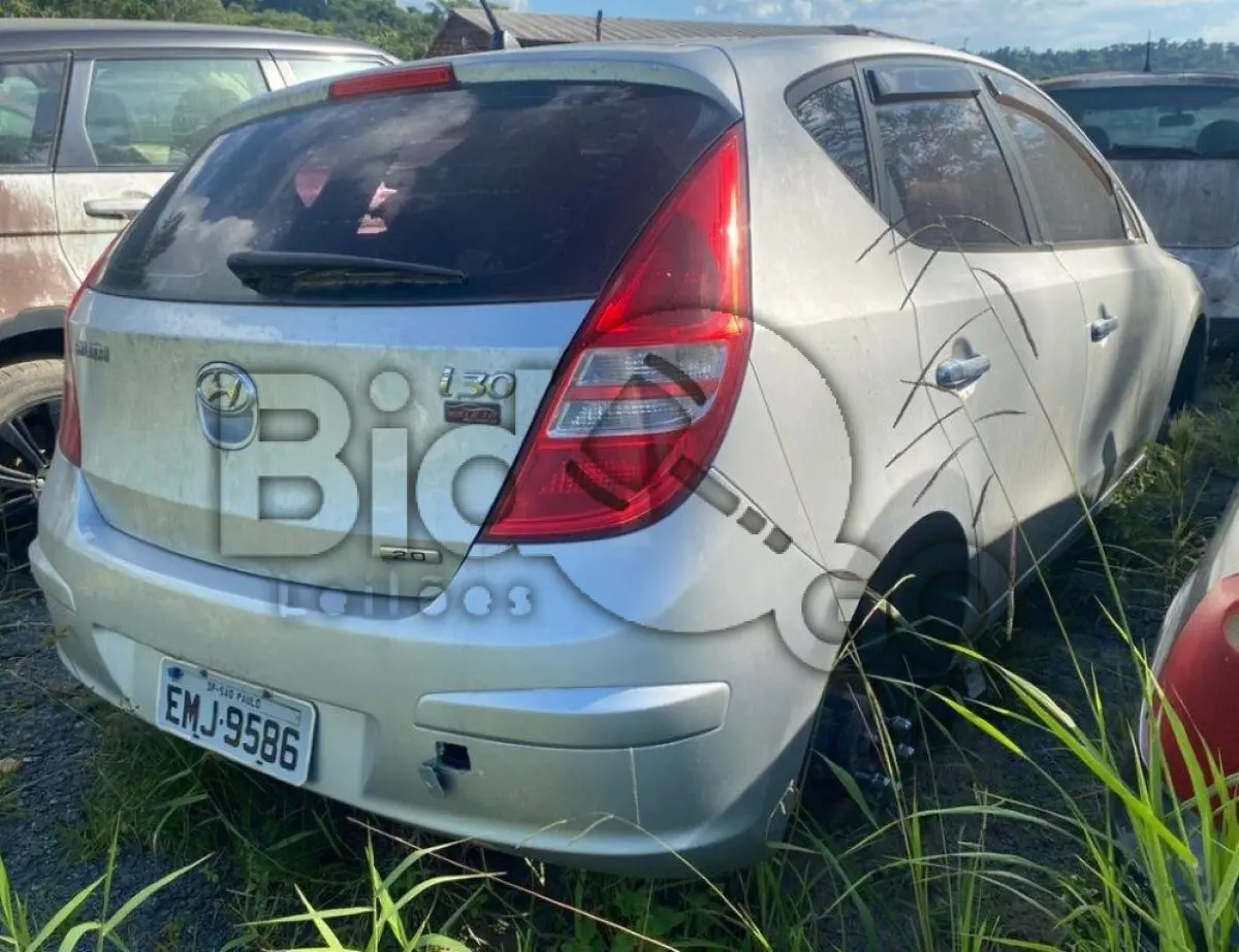 LOTE 021 - Espécie: PASSAGEIRO / Marca: HYUNDAI / Modelo: I30 2.0 / Placa: EMJ9586 / UF: SP / Município: São Paulo / Ano fabricação: 2009 / Ano modelo: 2009 / Cor: PRATA / Chassi: KMHDC51EBAU205183 / Motor: G4GC9620493 / RENAVAM: 00188802738