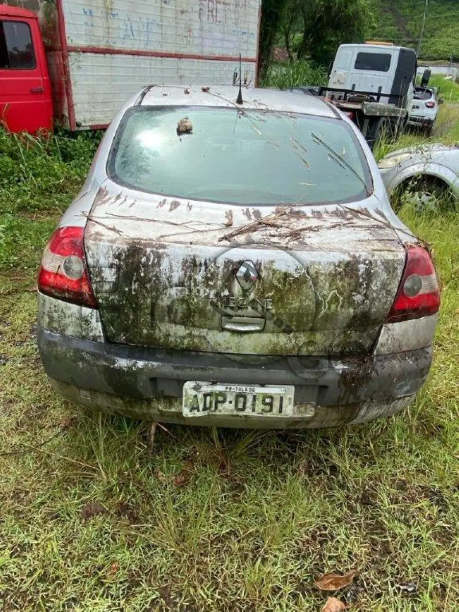 LOTE 001 - Espécie: PASSAGEIRO / Marca: RENAULT / Modelo: MEGANESD EXP 20A / Placa: ADP0191 / UF: MG / Município: Toledo / Ano fabricação: 2008 / Ano modelo: 2008 / Cor: PRATA / Chassi: 93YLM2N1A8J018608 / Motor: F4R1771C099496 RENAVAM:00978452704