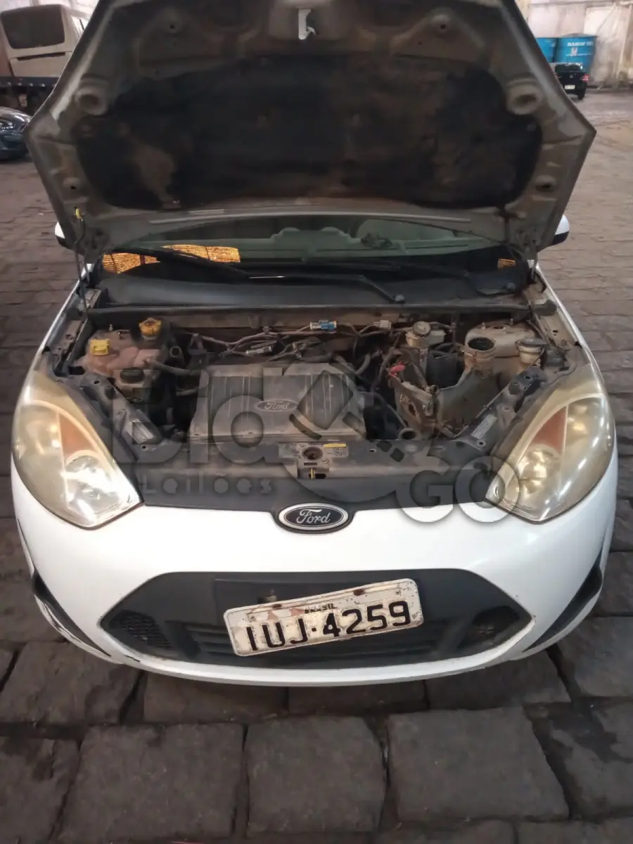 LOTE 016 - FORD/FIESTA SEDAN1.6FLEX, Ano/modelo: 2013/2013, Placa: IUJ4259, Chassi: 9BFZF54P1D8475311, RENAVAM: 538996994, Tipo: Automóvel, Cor: Branca, Espécie: Passageiro, Motor: QF9AD8575311