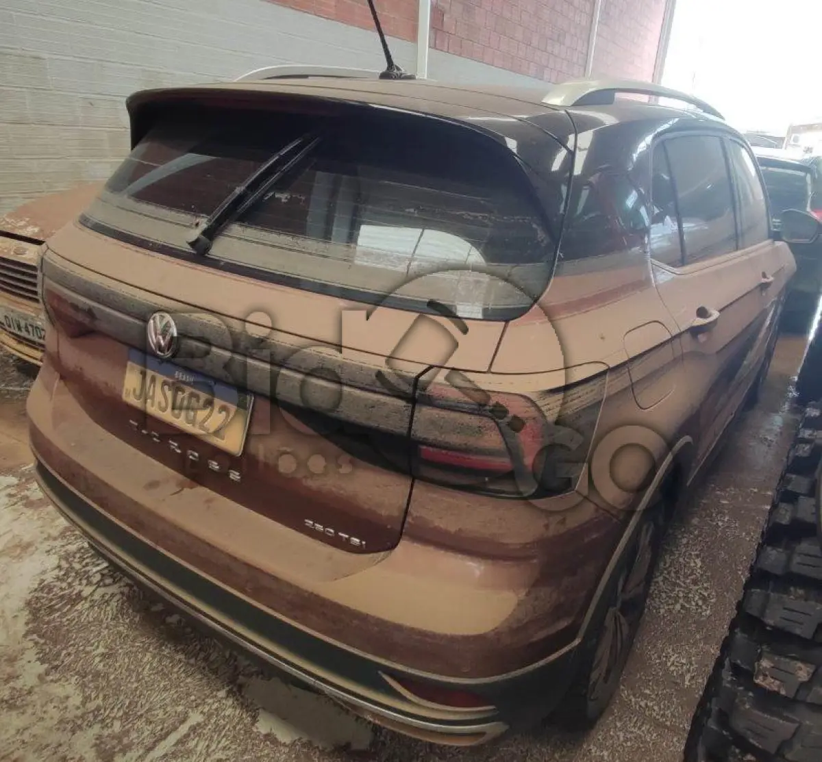 LOTE 001 - Espécie: PASSAGEIRO / Marca: VW / Modelo: T CROSS HL TSI AE / Placa: JAS0G22 / UF: RS / Município: Caxias do Sul / Ano fabricação: 2021 / Ano modelo: 2021 / Cor: MARROM / Chassi: 9BWBJ6BF4M4064833 / Motor: CWL099139 / RENAVAM: 01263081336 *AFETADO POR ENCHENTE