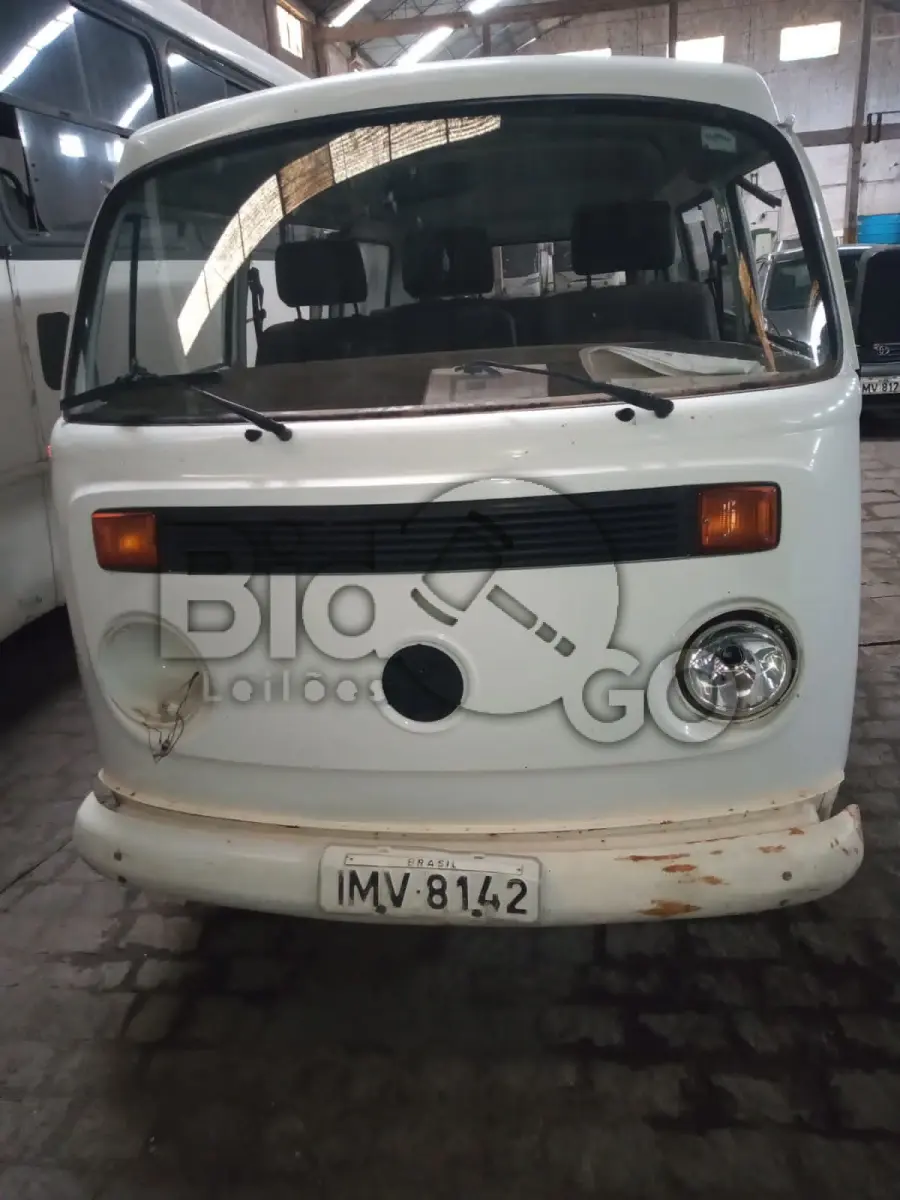 LOTE 010 - VW/KOMBI, Ano/modelo: 2005/2006, Placa: IMV8142, Chassi: 9BWGB07X56P003428, RENAVAM: 872142930, Tipo: Camioneta, Cor: Branca, Espécie: Misto, Motor: UGA126133