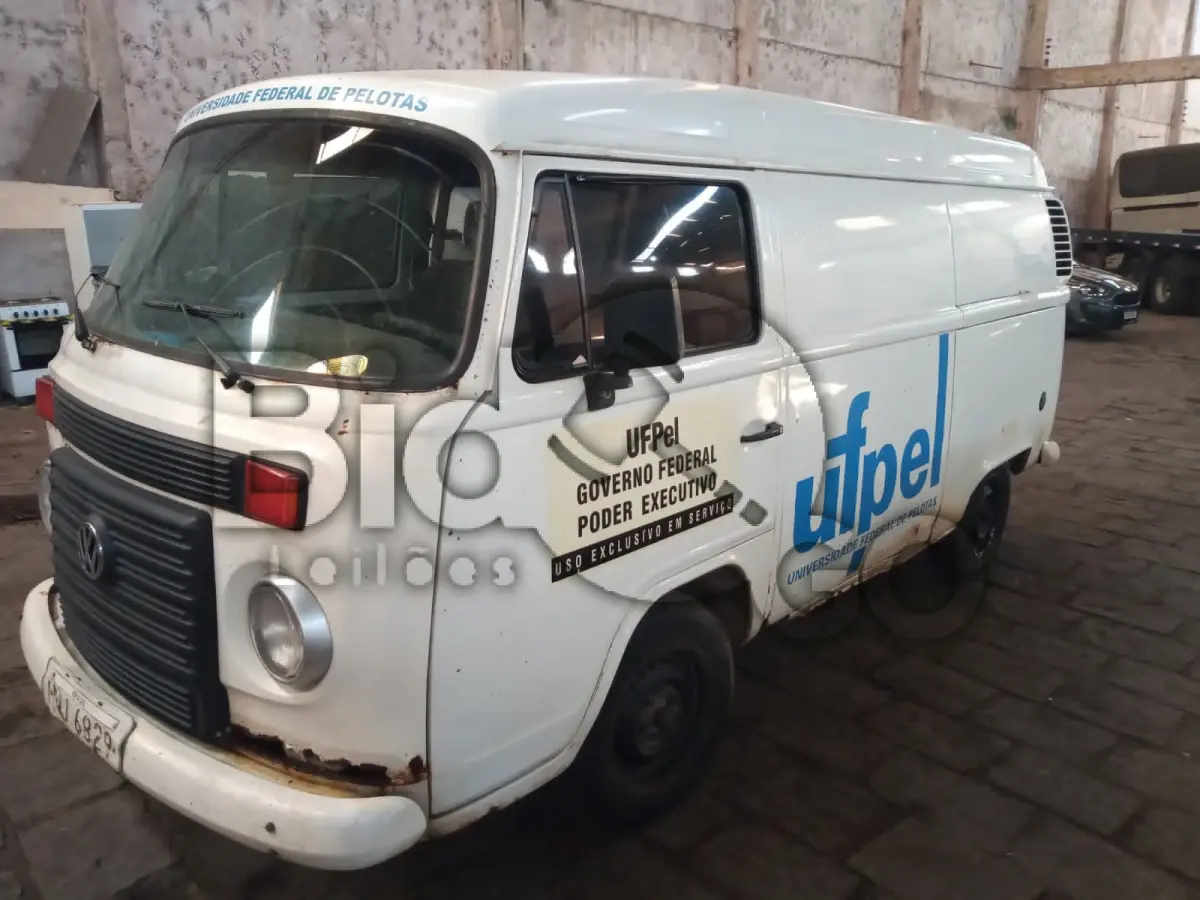 LOTE 014 - VW/KOMBI FURGAO, Ano/modelo: 2006/2007, Placa: INJ6829, Chassi: 9BWFF07X57P002877, RENAVAM: 898206600, Tipo: Caminhonete, Cor: Branca, Espécie: Carga, Motor: BTJ014848