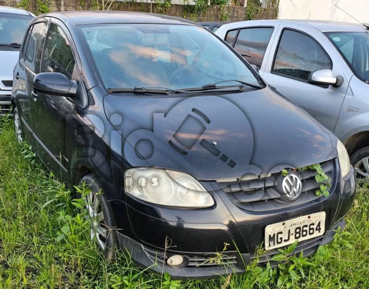 LOTE 060 - Espécie: PASSAGEIRO / Marca: VW / Modelo: FOX 1.0 / Placa: MGJ8664 / UF: SC / Município: Jaraguá do Sul / Ano fabricação: 2009 / Ano modelo: 2009 / Cor: PRETA / Chassi: 9BWAA05Z194157363 / Motor: CCN175639 / RENAVAM: 00137060092