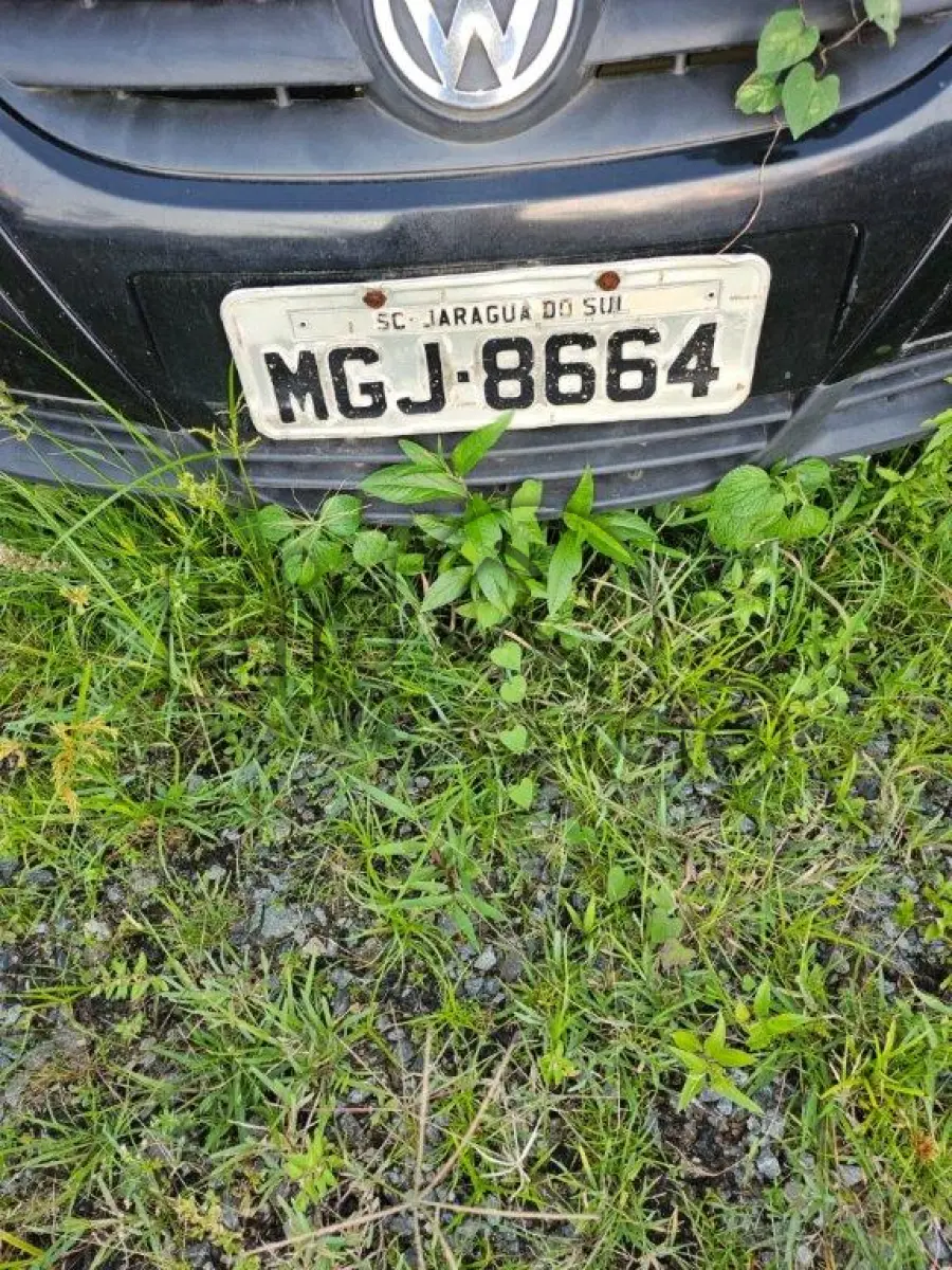 LOTE 060 - Espécie: PASSAGEIRO / Marca: VW / Modelo: FOX 1.0 / Placa: MGJ8664 / UF: SC / Município: Jaraguá do Sul / Ano fabricação: 2009 / Ano modelo: 2009 / Cor: PRETA / Chassi: 9BWAA05Z194157363 / Motor: CCN175639 / RENAVAM: 00137060092