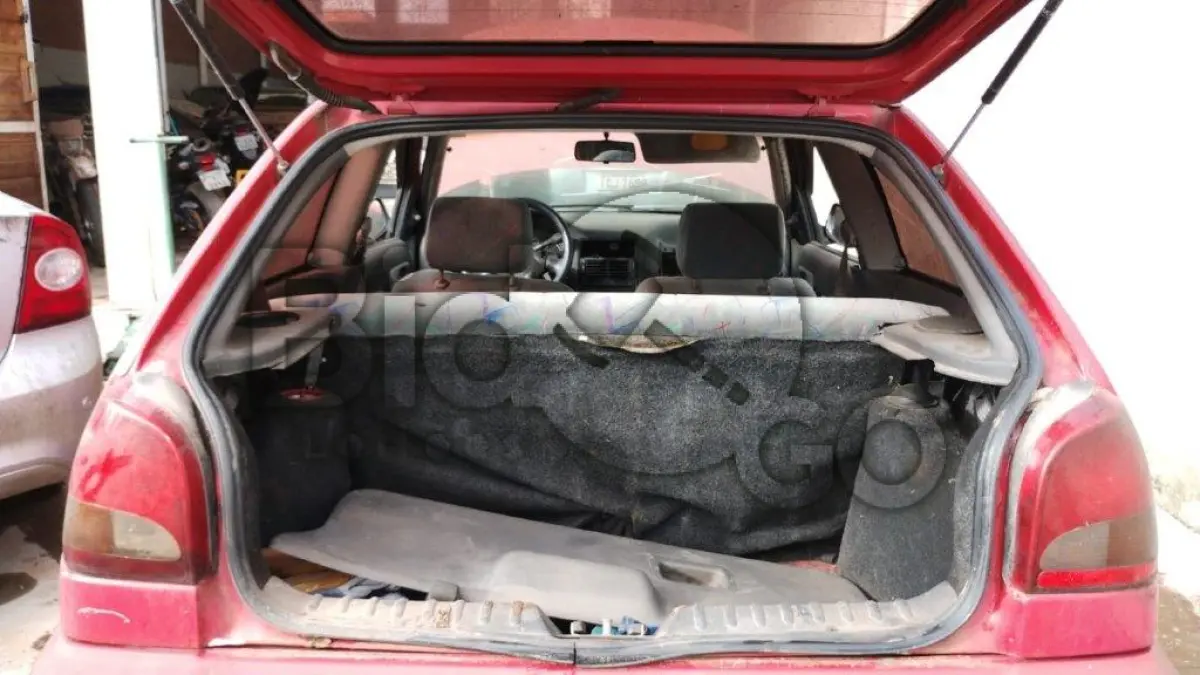 LOTE 002 - Espécie: PASSAGEIRO / Marca: VW / Modelo: GOL GLI 1.8 / Placa: BXM7819 / UF: RS / Município: Farroupilha / Ano fabricação: 1996 / Ano modelo: 1996 / Cor: VERMELHA / Chassi: 9BWZZZ377TT093473 / Motor: UDC069142 / RENAVAM: 00655255613