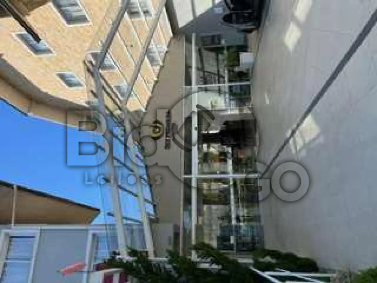 LOTE 001 - PARTE IDEAL (1.767,2510 m²) - "Um prédio residencial de alvenaria