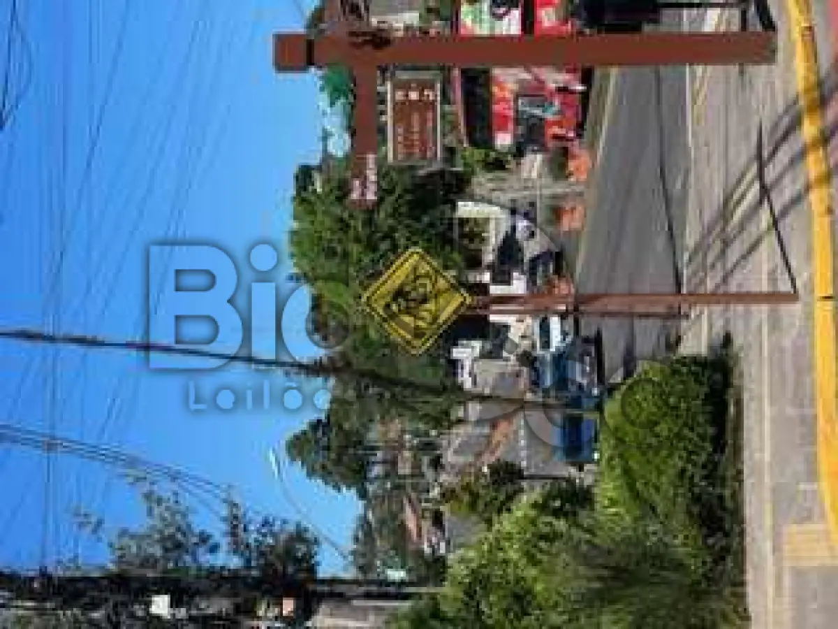 LOTE 001 - PARTE IDEAL (1.767,2510 m²) - "Um prédio residencial de alvenaria