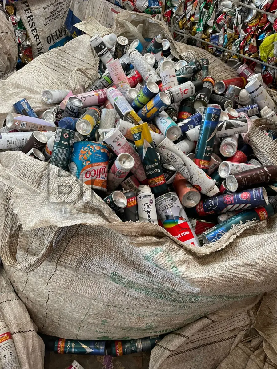 LOTE 016 - LATAS DE DESODORATE SPRAY   400Kg.
