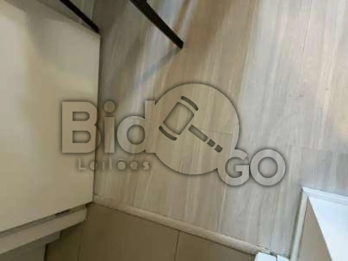 LOTE 001 - PARTE IDEAL (1.767,2510 m²) - "Um prédio residencial de alvenaria