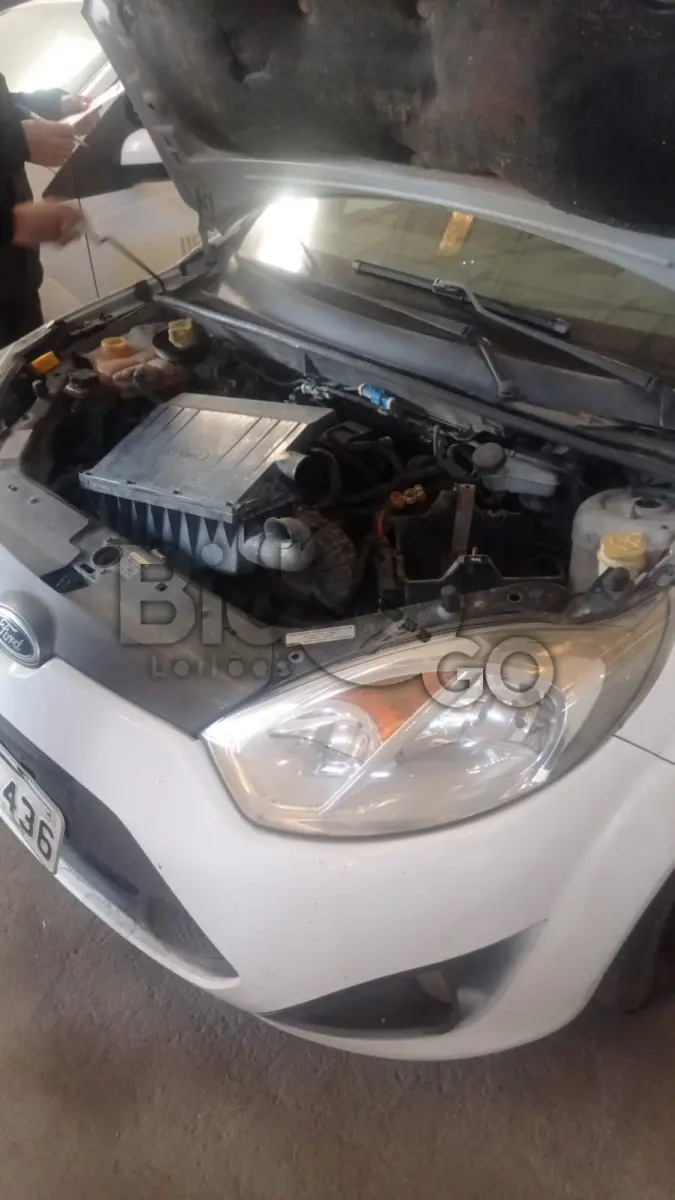 LOTE 020 - FORD/FIESTA SEDAN1.6FLEX, Ano/modelo: 2010/2011, Placa: IRI1436, Chassi: 9BFZF54P7B8118034, RENAVAM: 258375434, Tipo: Automóvel, Cor: Branca, Espécie: Passageiro, Motor: QF9AB8118034