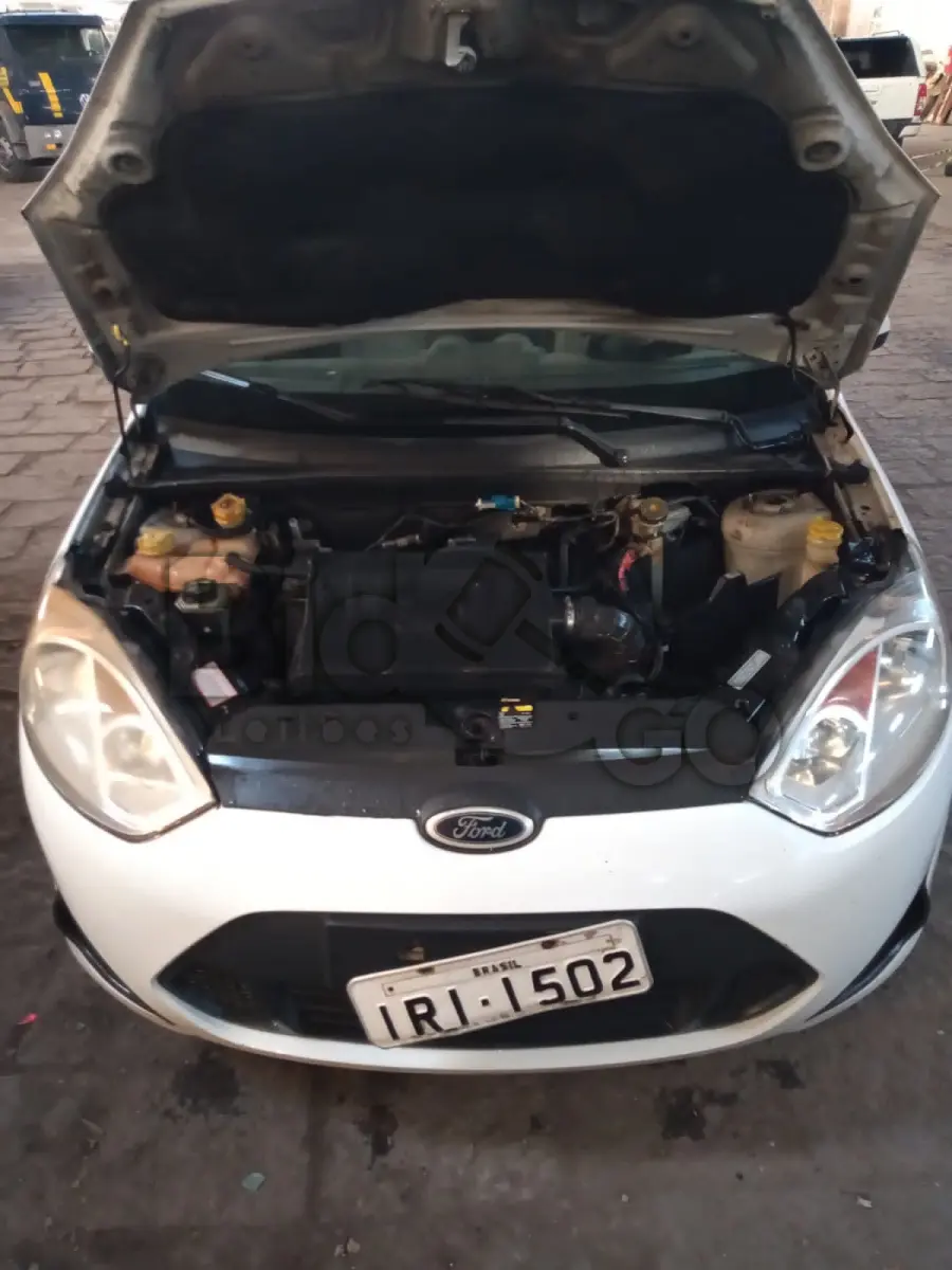 LOTE 017 - FORD/FIESTA SEDAN1.6FLEX, Ano/modelo: 2010/2011, Placa: IRI1502, Chassi: 9BFZF54P0B8119056, RENAVAM: 258399856, Tipo: Automóvel, Cor: Branca, Espécie: Passageiro, Motor: QF9AB8119056