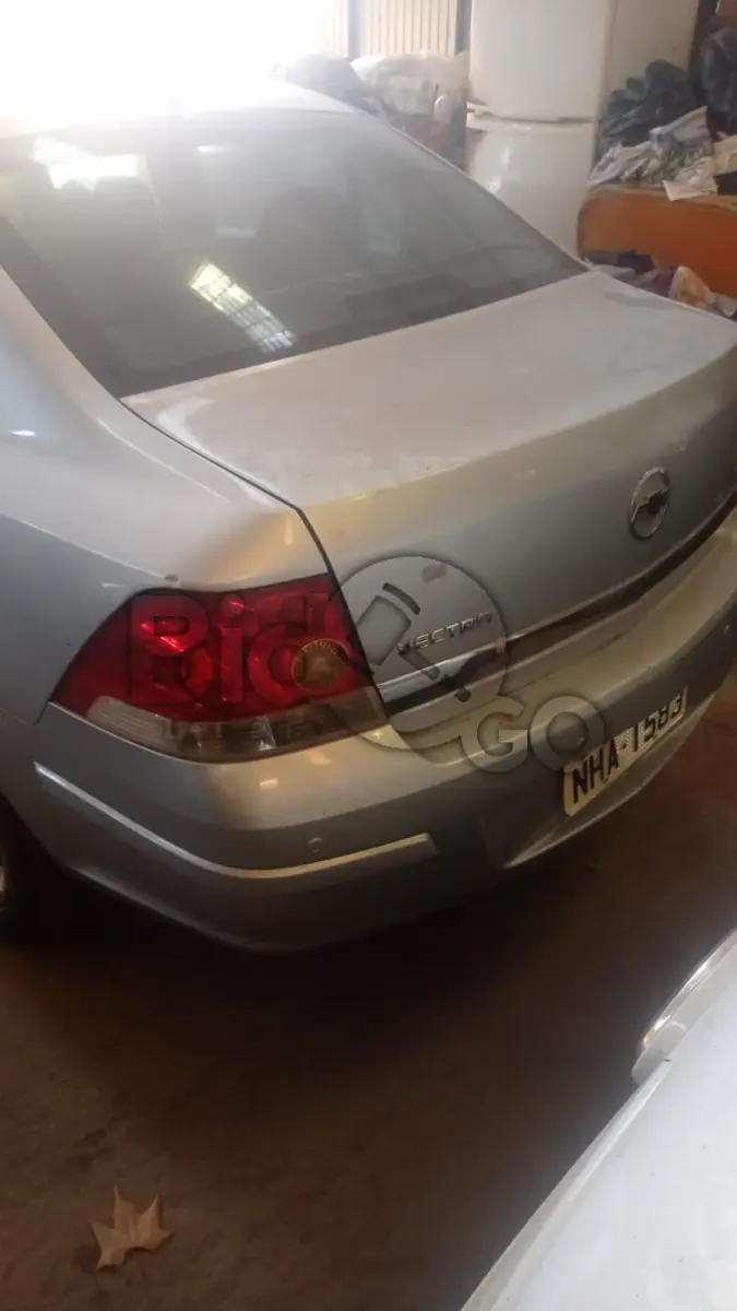 LOTE 007 - GM/VECTRA SEDAN ELEGANCE, Ano/modelo: 2006/2007, Placa: NHA1583, Chassi: 9BGAB69W07B141909, RENAVAM: 898110475, Tipo: Automóvel, Cor: Prata, Espécie: Passageiro, Motor: F60017398