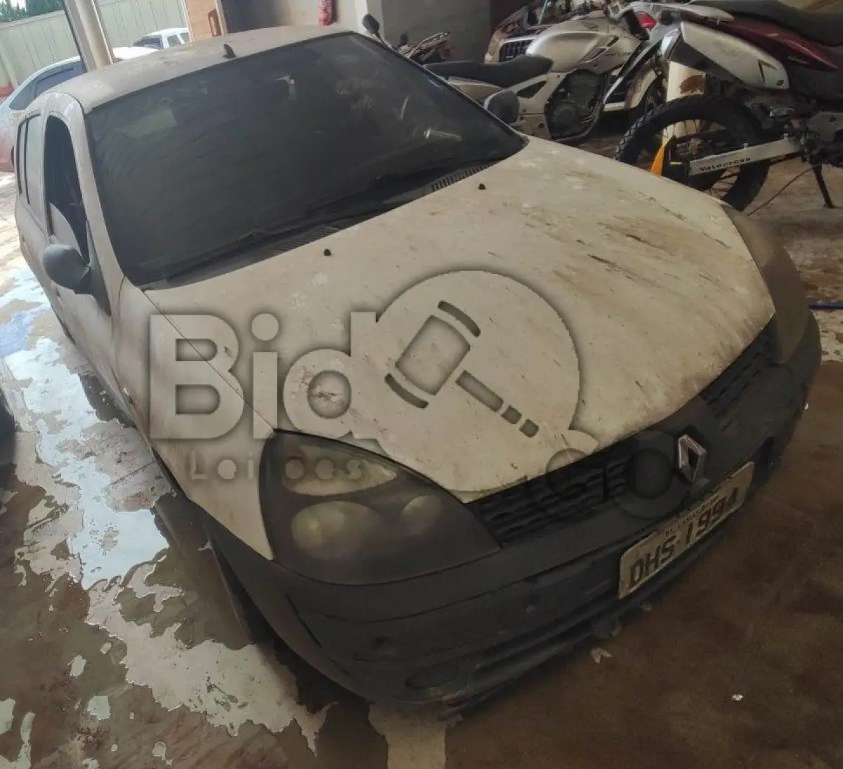 LOTE 002 - Espécie: PASSAGEIRO / Marca: RENAULT / Modelo: CLIO AUT 1.0 H / Placa: DHS1994 / UF: RS / Município: Caxias do Sul / Ano fabricação: 2003 / Ano modelo: 2004 / Cor: BRANCA / Chassi: 93YBB0Y054J441329 / Motor: D7DC760Q010864 / RENAVAM: 00809294508