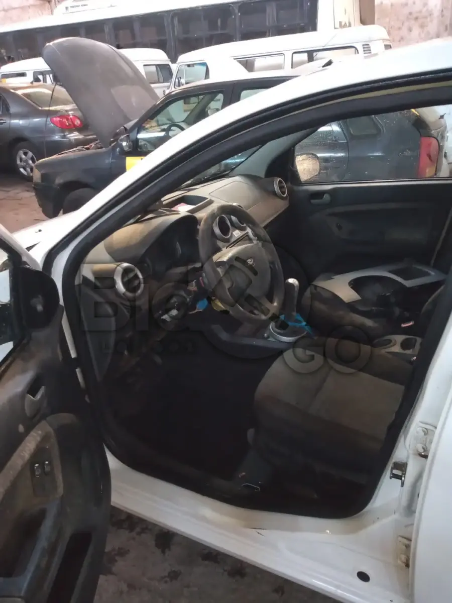 LOTE 017 - FORD/FIESTA SEDAN1.6FLEX, Ano/modelo: 2010/2011, Placa: IRI1502, Chassi: 9BFZF54P0B8119056, RENAVAM: 258399856, Tipo: Automóvel, Cor: Branca, Espécie: Passageiro, Motor: QF9AB8119056