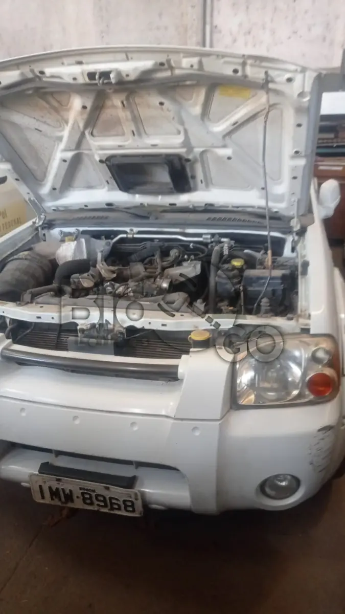LOTE 006 - NISSAN/FRONTIER 4X4 SE, Ano/modelo: 2005/2006, Placa: IMW8968, Chassi: 94DCEUD226J675636, RENAVAM: 873988205, Tpo: Caminhonete, Cor: Branca, Espécie: Especial, Motor: M1A240847