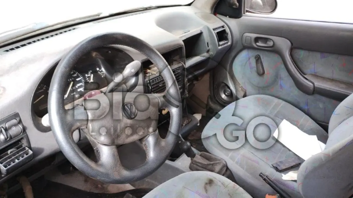 LOTE 002 - Espécie: PASSAGEIRO / Marca: VW / Modelo: GOL GLI 1.8 / Placa: BXM7819 / UF: RS / Município: Farroupilha / Ano fabricação: 1996 / Ano modelo: 1996 / Cor: VERMELHA / Chassi: 9BWZZZ377TT093473 / Motor: UDC069142 / RENAVAM: 00655255613