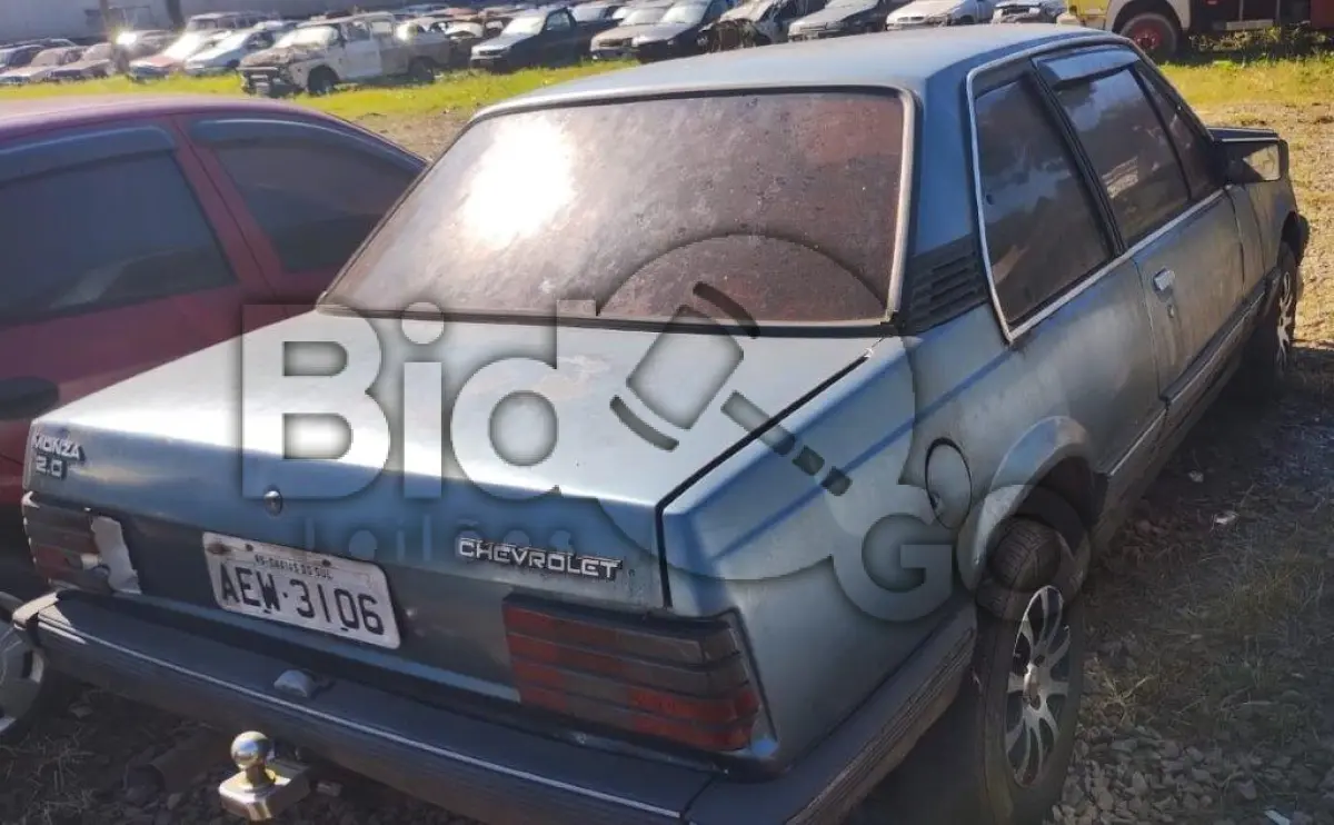 LOTE 001 - Espécie: PASSAGEIRO / Marca: GM / Modelo: MONZA SL/E 2.0 / Placa: AEW3106 / UF: RS / Município: Caxias do Sul / Ano fabricação: 1988 / Ano modelo: 1989 / Cor: AZUL / Chassi: 9BGJK11TKJB004340 / Motor: 20LVH31005690 / RENAVAM: 00522365574