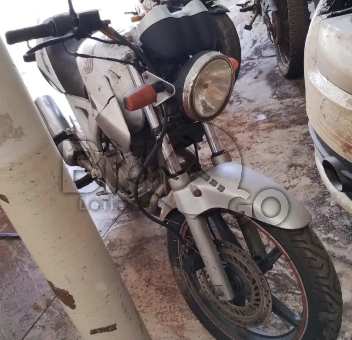 LOTE 007 - Espécie: PASSAGEIRO / Marca: HONDA / Modelo: CBX 250 TWISTER / Placa: INI4144 / UF: RS / Município: Porto Alegre / Ano fabricação: 2006 / Ano modelo: 2006 / Cor: PRATA / Chassi:9C2MC35006R042463 / Motor: MC35E-6042463 / RENAVAM: 00895948281