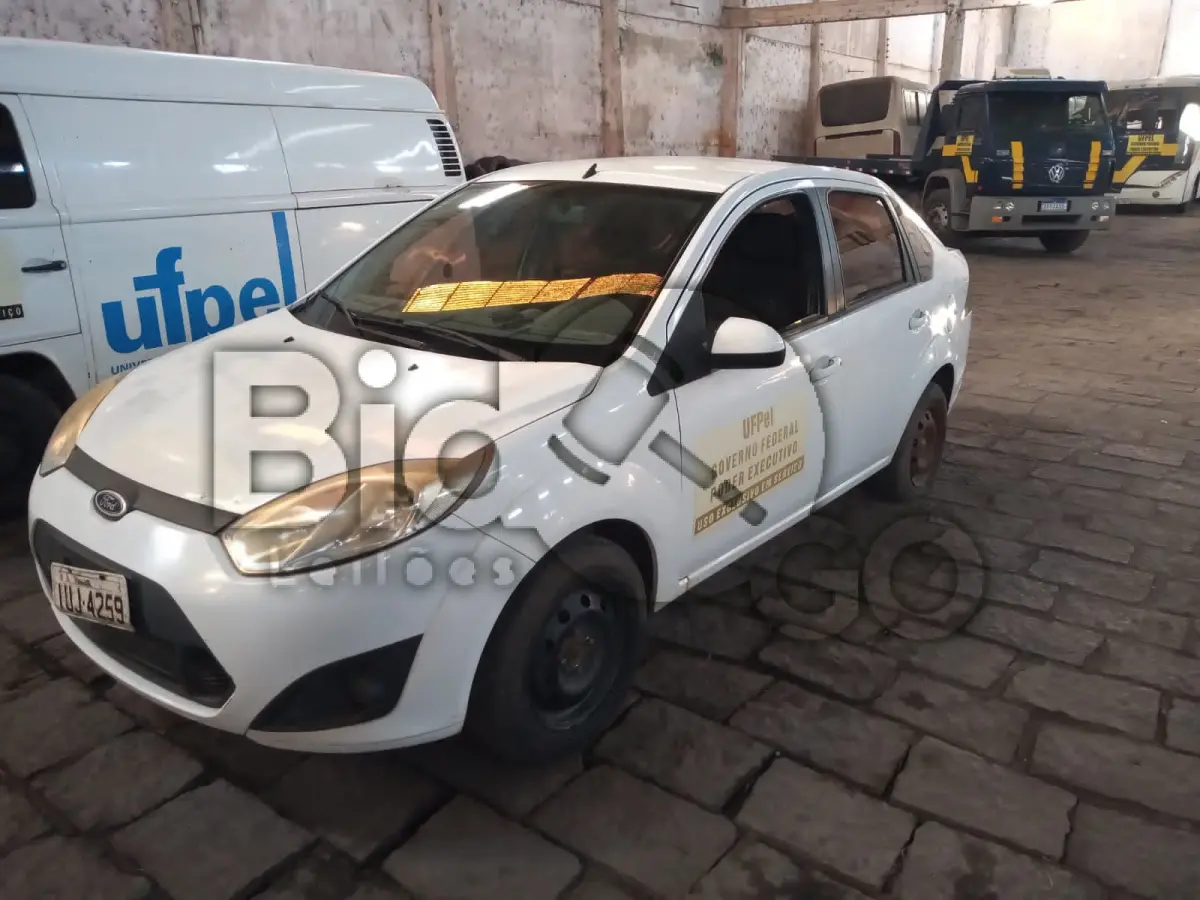 LOTE 016 - FORD/FIESTA SEDAN1.6FLEX, Ano/modelo: 2013/2013, Placa: IUJ4259, Chassi: 9BFZF54P1D8475311, RENAVAM: 538996994, Tipo: Automóvel, Cor: Branca, Espécie: Passageiro, Motor: QF9AD8575311
