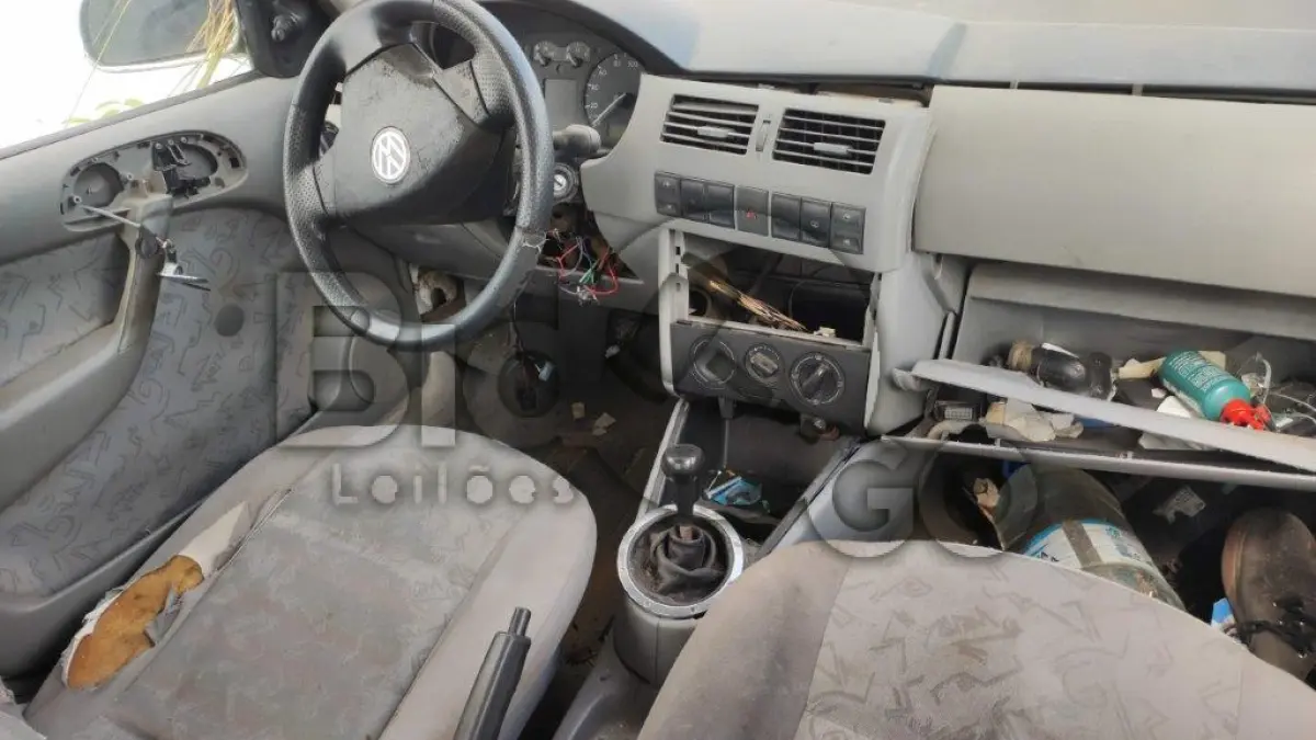 LOTE 005 - Espécie: PASSAGEIRO / Marca: VW / Modelo: GOL 16V / Placa: IJF3817 / UF: RS / Município: Gravataí / Ano fabricação: 1999 / Ano modelo: 2000/ Cor: BRANCA Chassi: 9BWZZZ373YT104613 / Motor: AFR258188 / RENAVAM: 00727377051