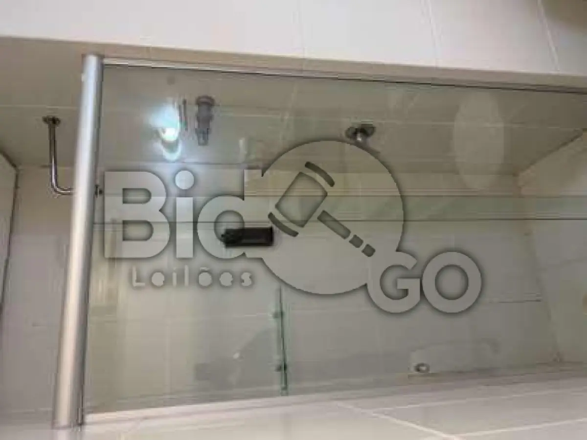 LOTE 001 - PARTE IDEAL (1.767,2510 m²) - "Um prédio residencial de alvenaria