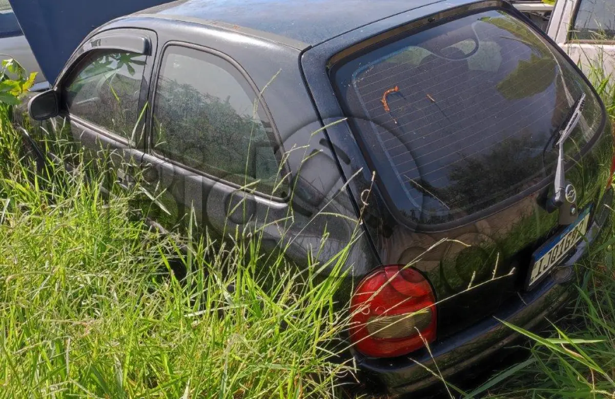 LOTE 006 - Espécie: PASSAGEIRO / Marca: GM / Modelo: CORSA WIND / Placa: IJQ1G92 / UF: RS / Município: Cidreira / Ano fabricação: 2000 / Ano modelo: 2001 / Cor: PRETA / Chassi: 9BGSC08Z01C152273 / Motor: NM0095150 / RENAVAM: 00743019350