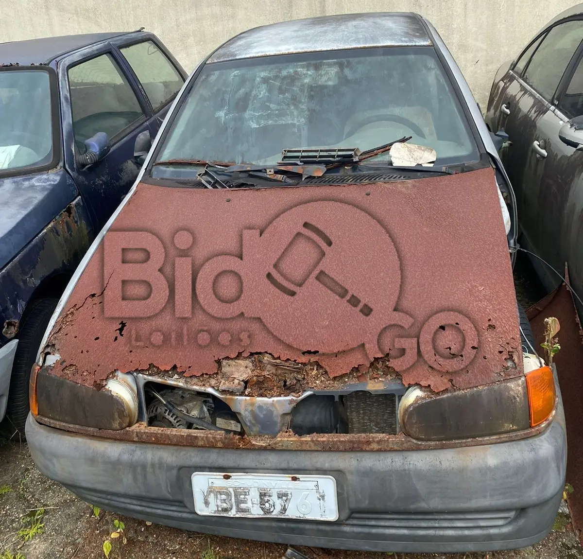 LOTE 007 - SUCATA COM MOTOR SERVÍVEL Espécie: PASSAGEIRO / Marca: VW / Modelo: GOL SPECIAL / Placa: MBE5761 / UF: SC / Município: Joinville / Ano fabricação: 2000 / Ano modelo: 2000 / Cor: AZUL / Chassi: 9BWCA05Y71T089886 / Motor: AFZ572076 / RENAVAM: 00750478128