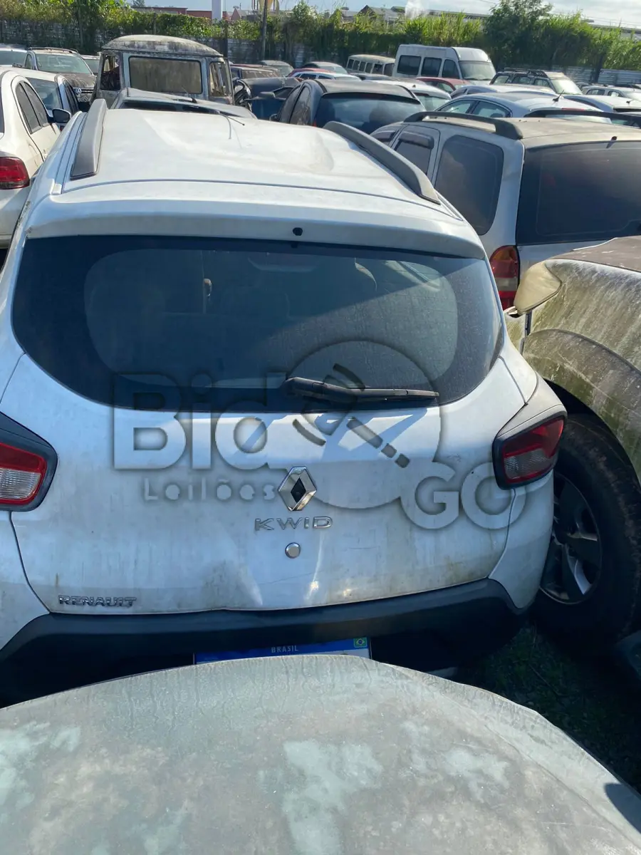 LOTE 013 - Espécie: PASSAGEIRO / Marca: RENAULT / Modelo: KWID OUTSID 10MT / Placa: RAF2E22 / UF: SC / Município: Guabiruba / Ano fabricação: 2019 / Ano modelo: 2020 / Cor: BRANCA Chassi: 93YRBB009LJ288645 / Motor: B4DA402Q179011 / RENAVAM: 01223799015