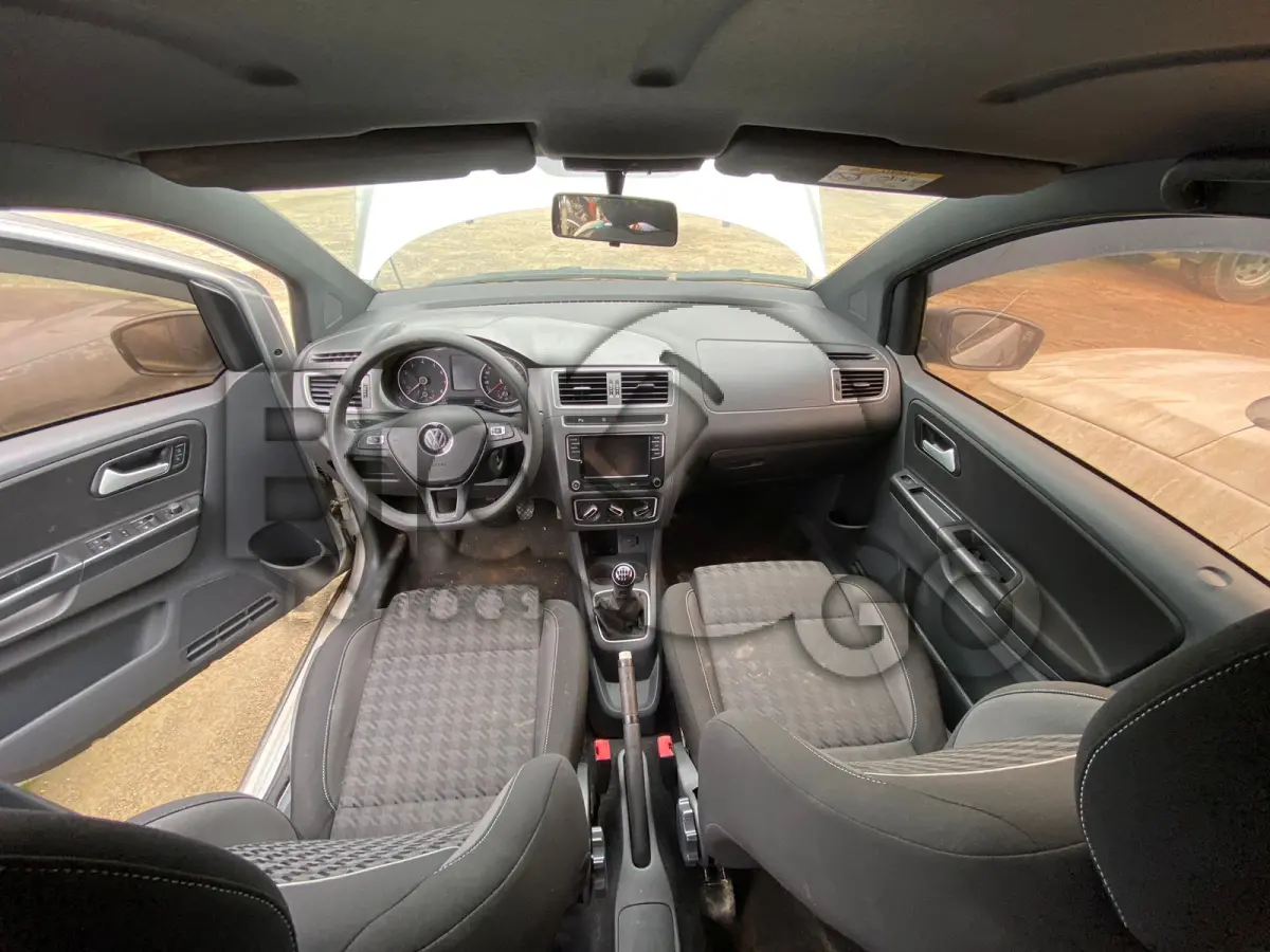 LOTE 009 - Espécie: PASSAGEIRO / Marca: VW / Modelo: FOX TRACK MCV / Placa: QIU3587 / UF: SC / Município: Balneário Camboriú / Ano fabricação: 2017 / Ano modelo: 2018 / Cor: PRATA / Chassi: 9BWAG45Z0J4012437 / Motor: CSE236379 / RENAVAM: 1129857350