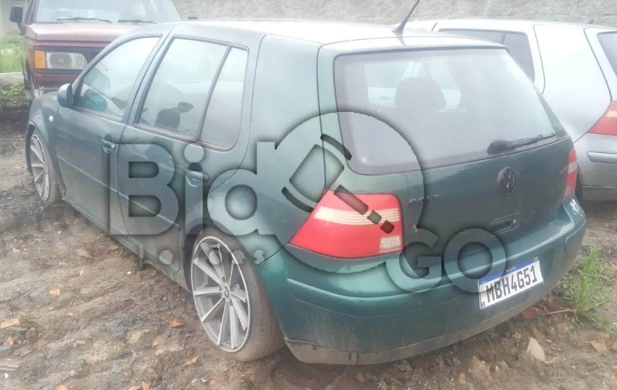LOTE 028 - Espécie: PASSAGEIRO / Marca: VW / Modelo: GOLF / Placa: MBH4G51 / UF: SC / Município: Chapadão do Lageado / Ano fabricação: 2000 / Ano modelo: 2001 / Cor: VERDE / Chassi: 9BWCA01J614022036 / Motor: AKL724066 / RENAVAM: 00751218111