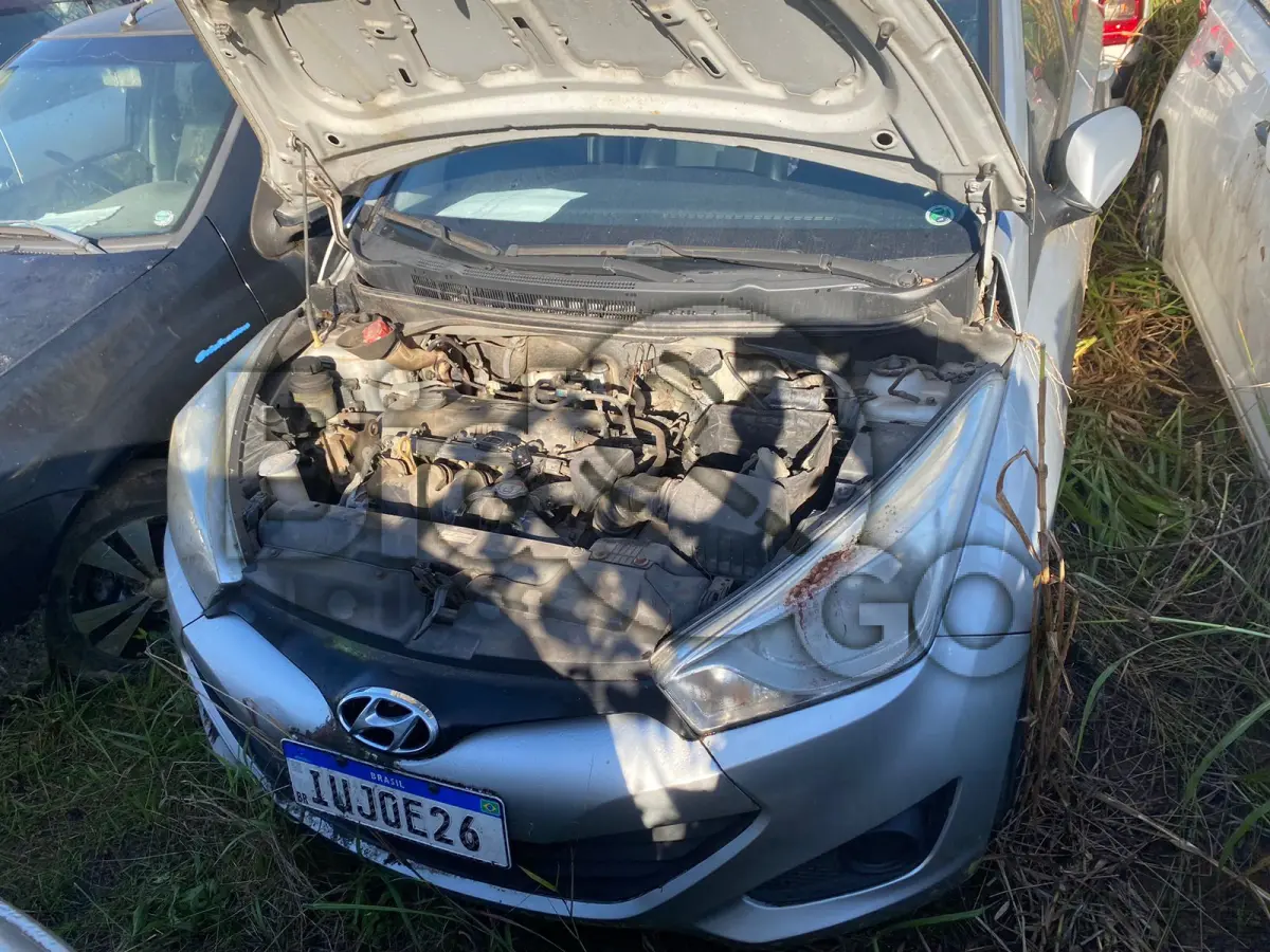LOTE 008 - Espécie: PASSAGEIRO / Marca: HYUNDAI / Modelo: HB20 1.6M 1.6M / Placa: IUJ0E26 / UF: SC / Município: Joinville / Ano fabricação: 2013 / Ano modelo: 2013 / Cor: PRATA / Chassi: 9BHBG51DADP082885 / Motor: F4FADU030835 / RENAVAM: 538250631