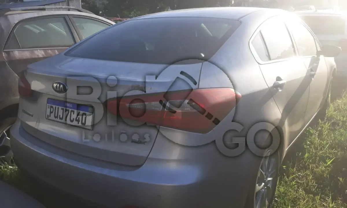 LOTE 026 - Espécie: PASSAGEIRO / Marca: I / Modelo: KIA CERATO FF SX3 ATNB / Placa: PUJ7C40 / UF: SC / Município: Joinville / Ano fabricação: 2014 / Ano modelo: 2015 / Cor: PRATA / Chassi: KNAFZ414BF5255241 / Motor: F4FAEH207024 / RENAVAM: 1095026280